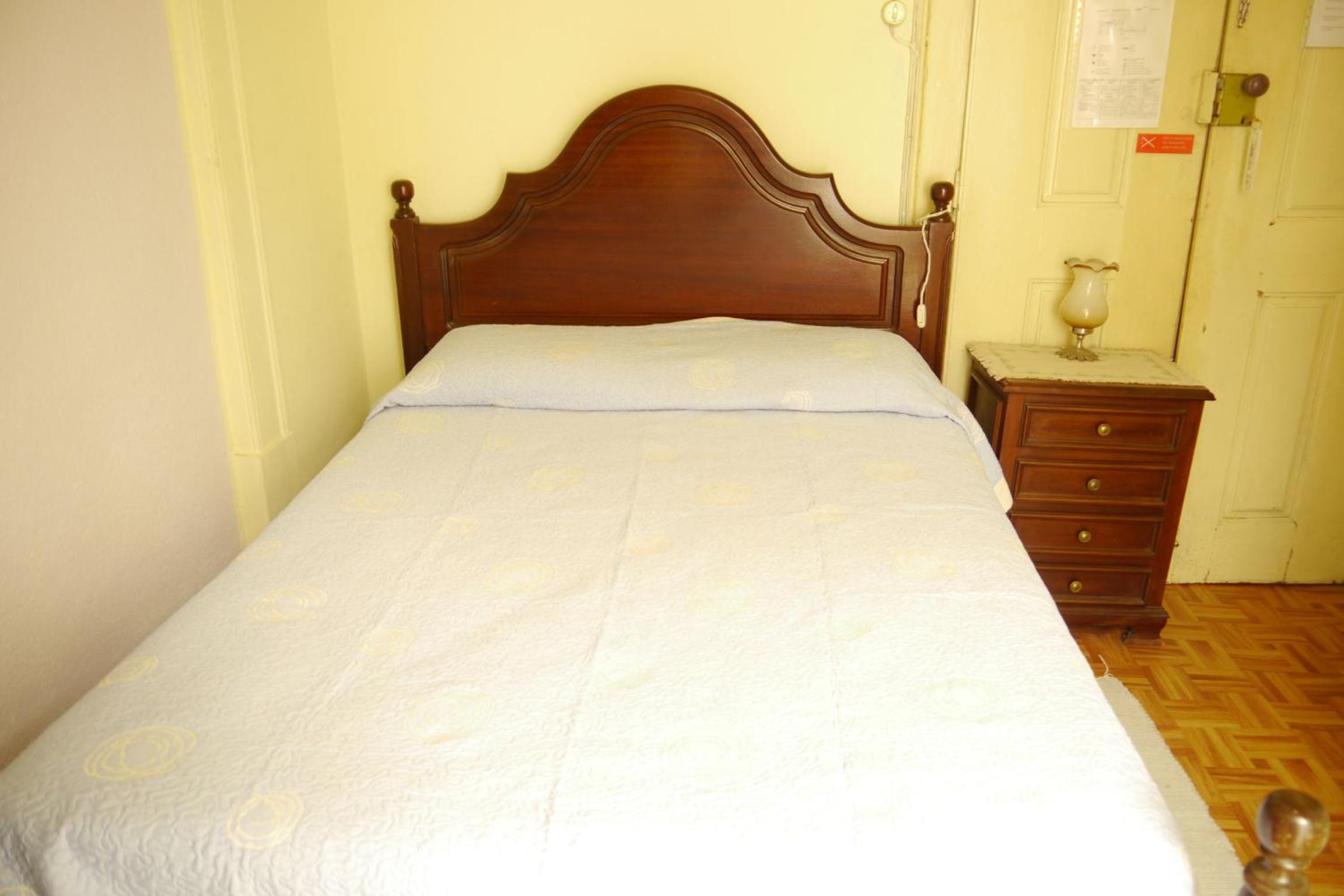 Single Room with Private Shower and Shared Toilet photo 2
