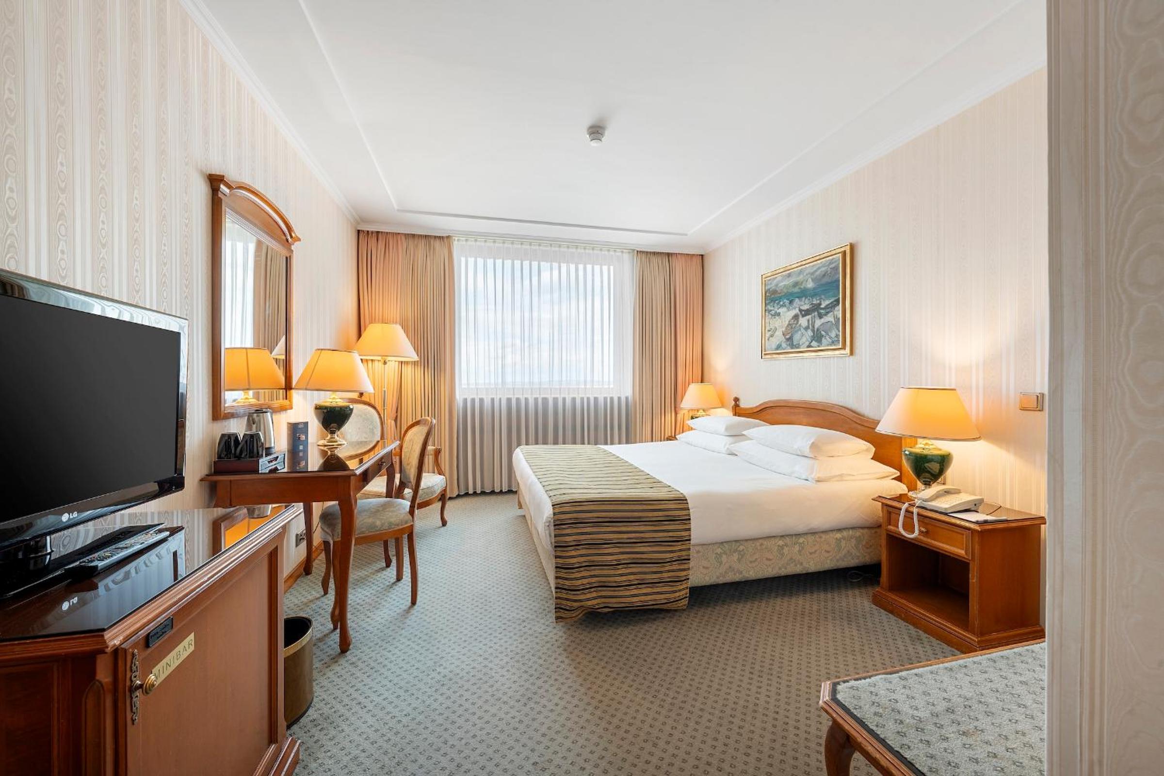 Superior King Room