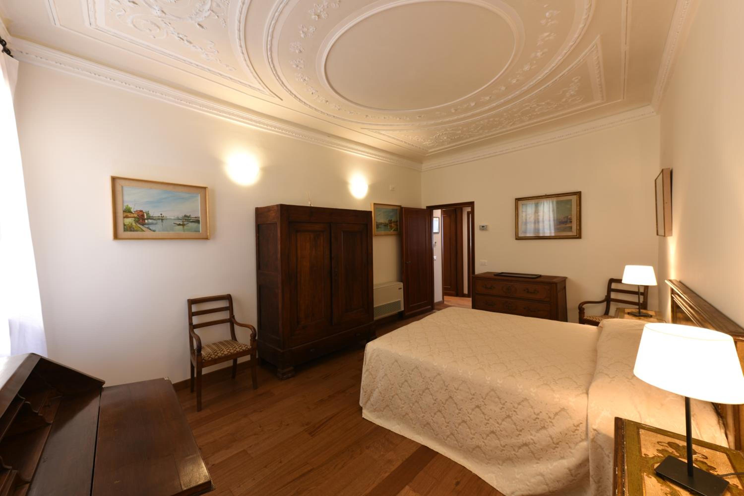Deluxe Suite photo 2