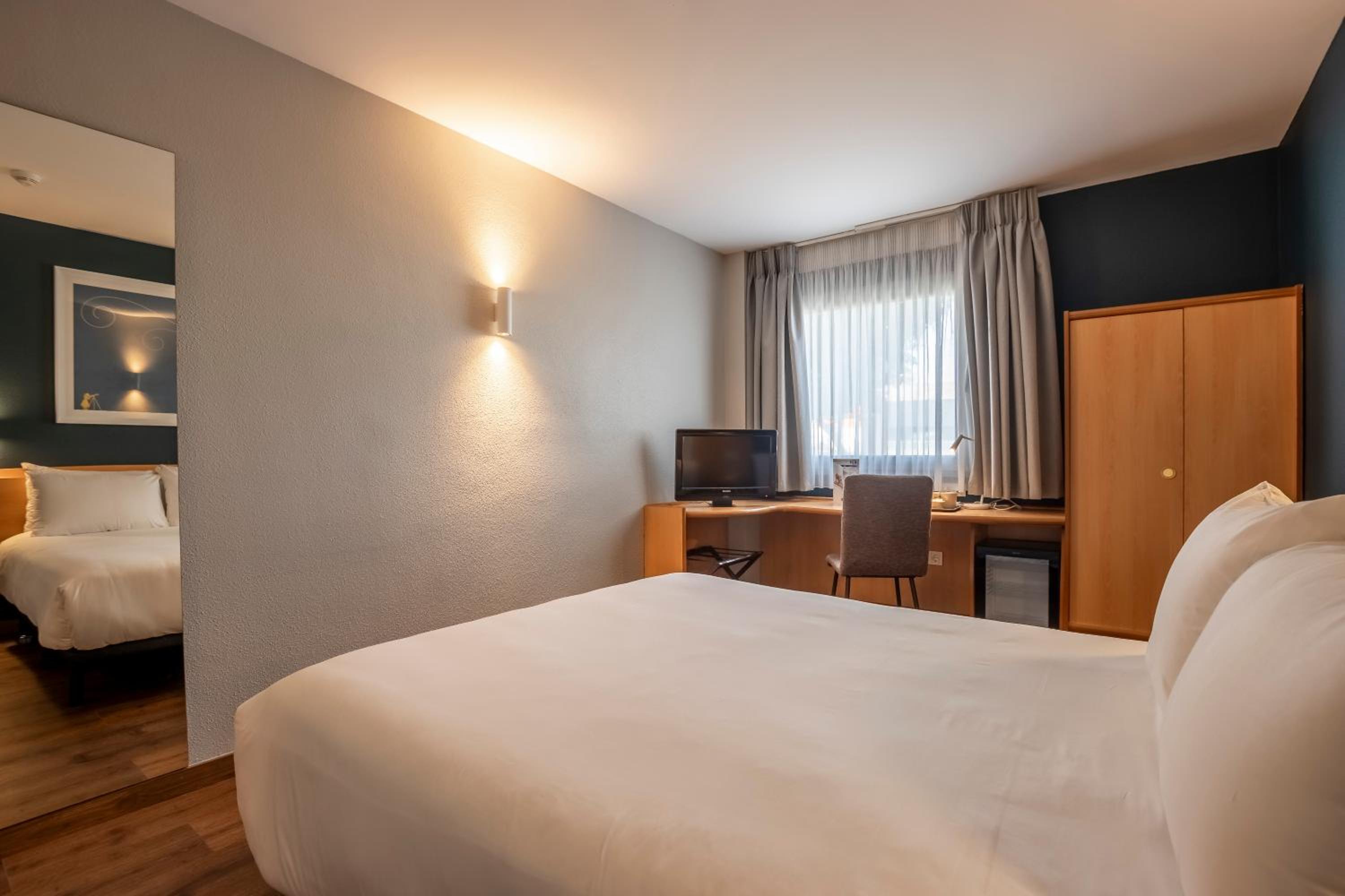 Double Room - Disability Access - Photo 5