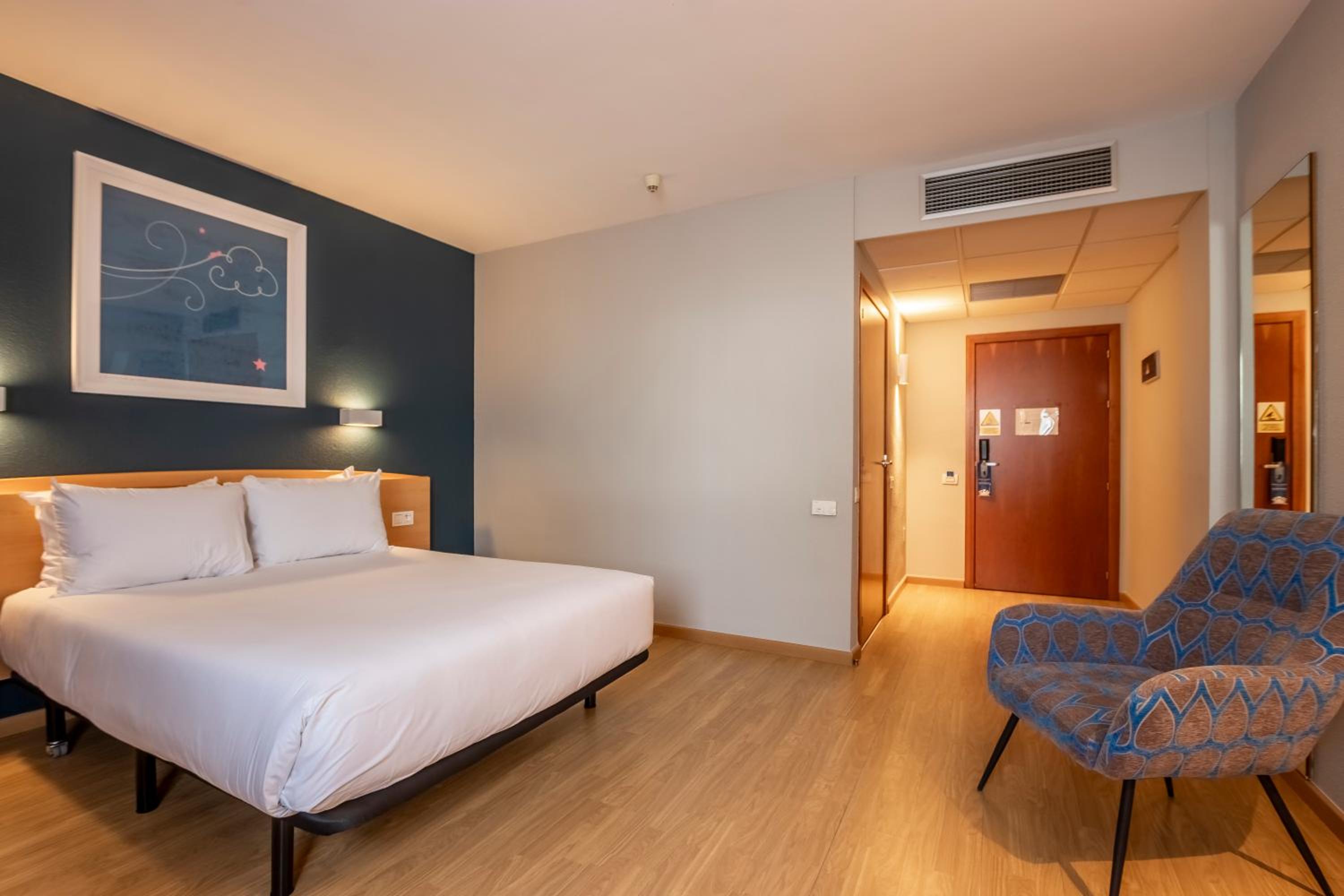 Double Room - Disability Access - Photo 4