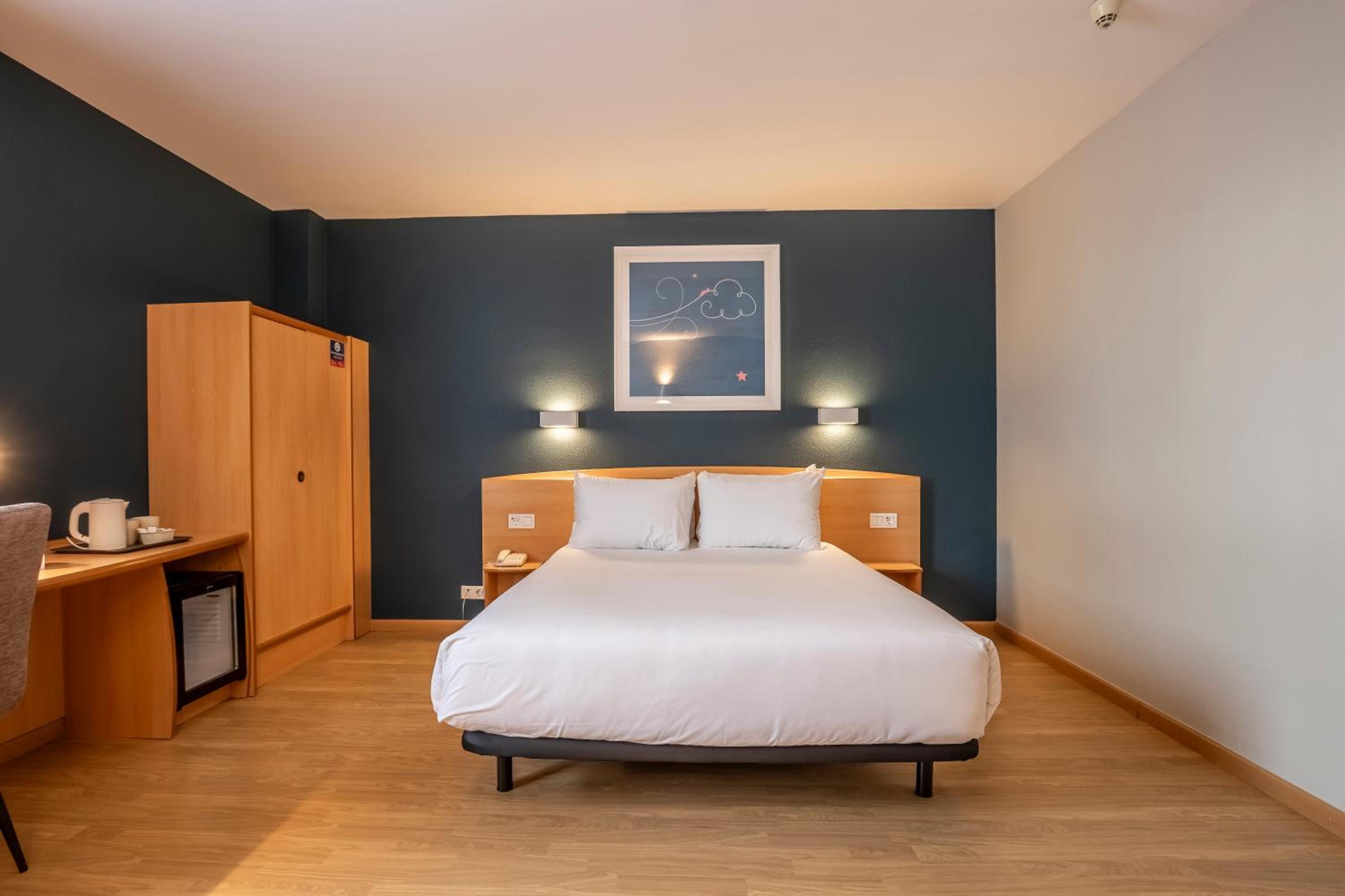Double Room - Disability Access - Photo 1