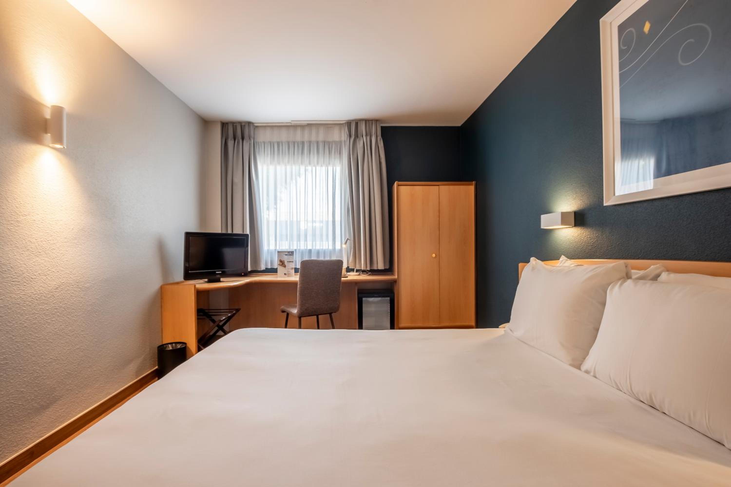 Double Room - Disability Access - Photo 12