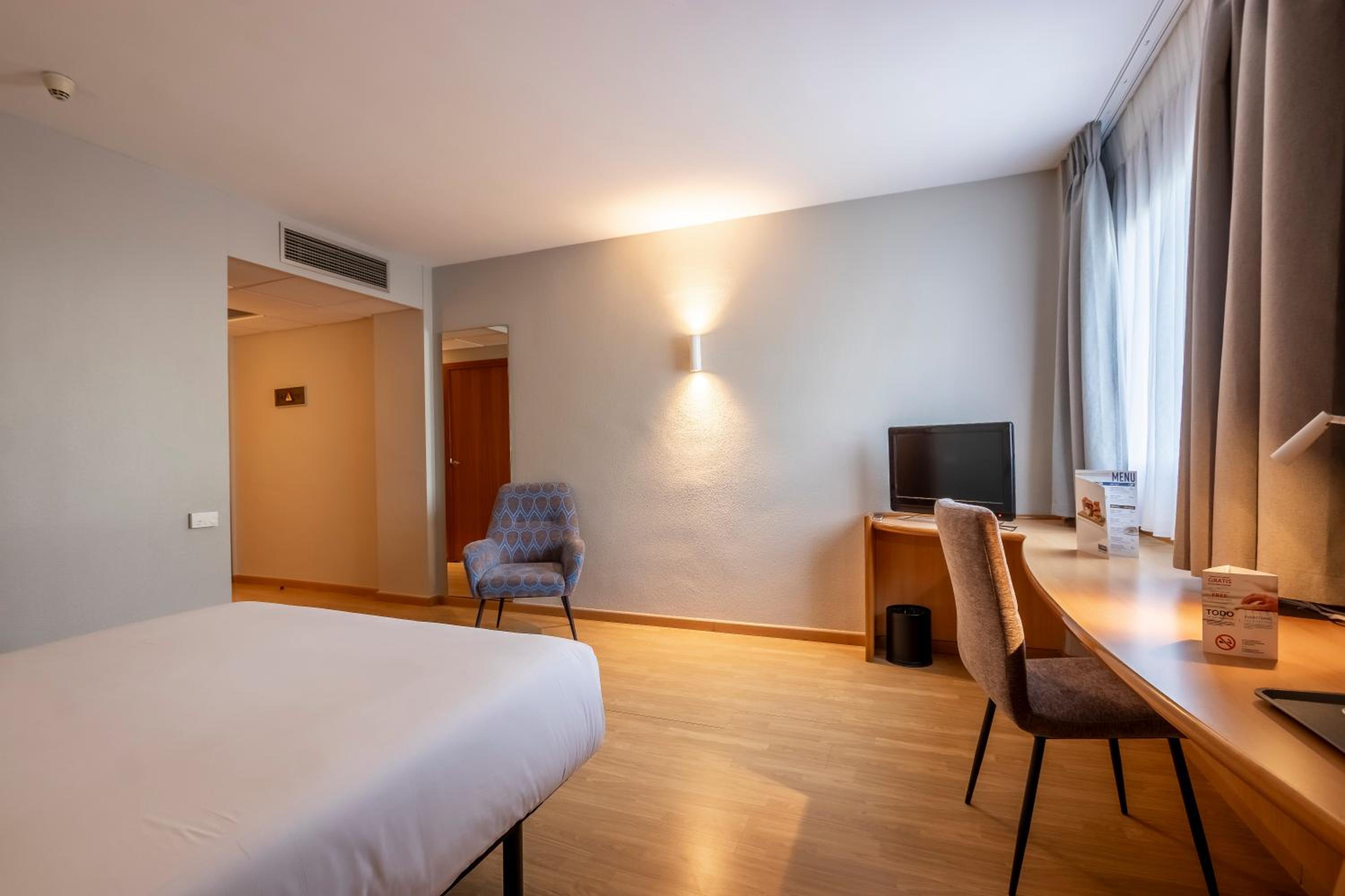 Double Room - Disability Access - Photo 9