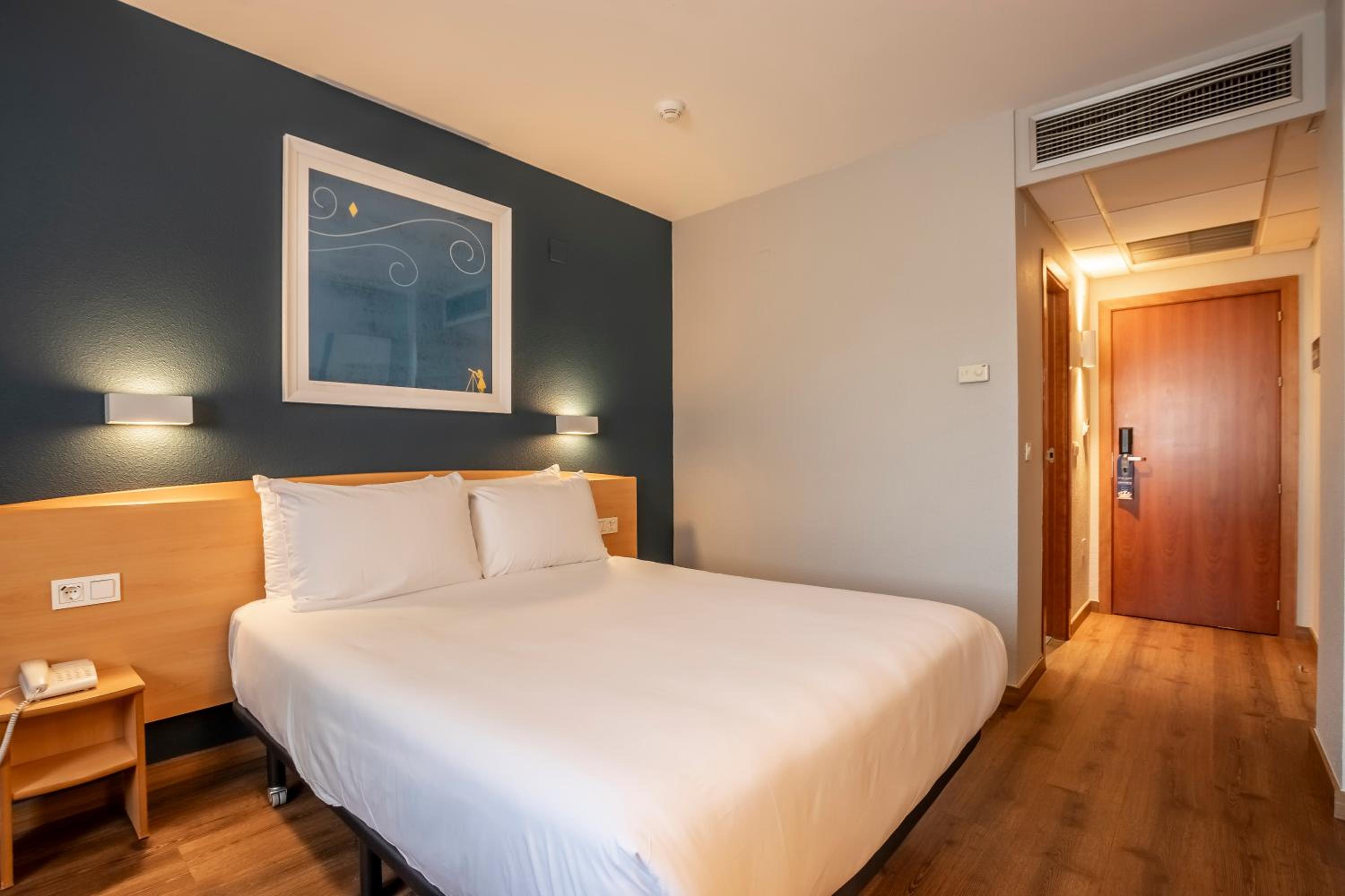 Double Room - Disability Access - Photo 7