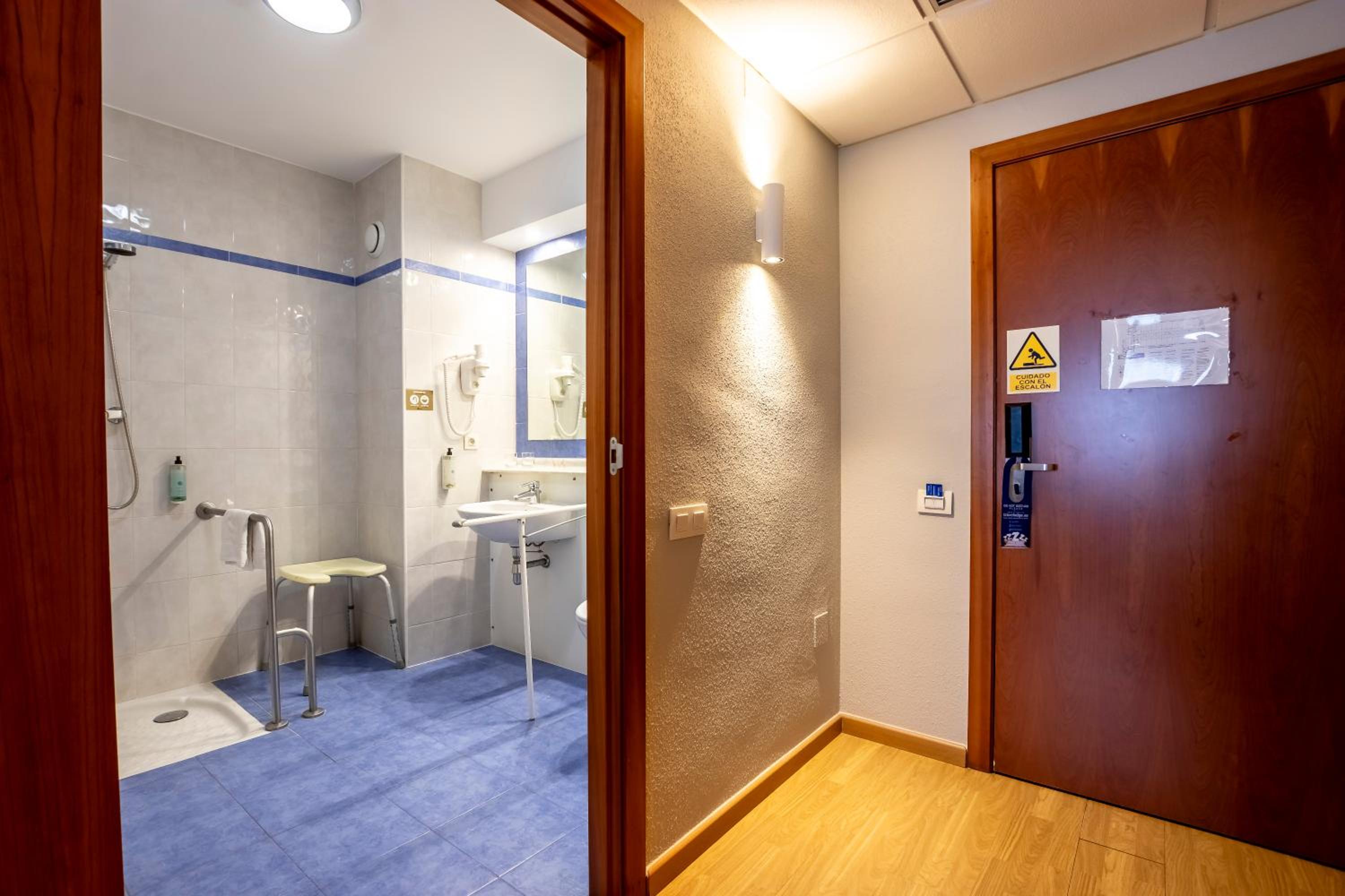 Double Room - Disability Access - Photo 19
