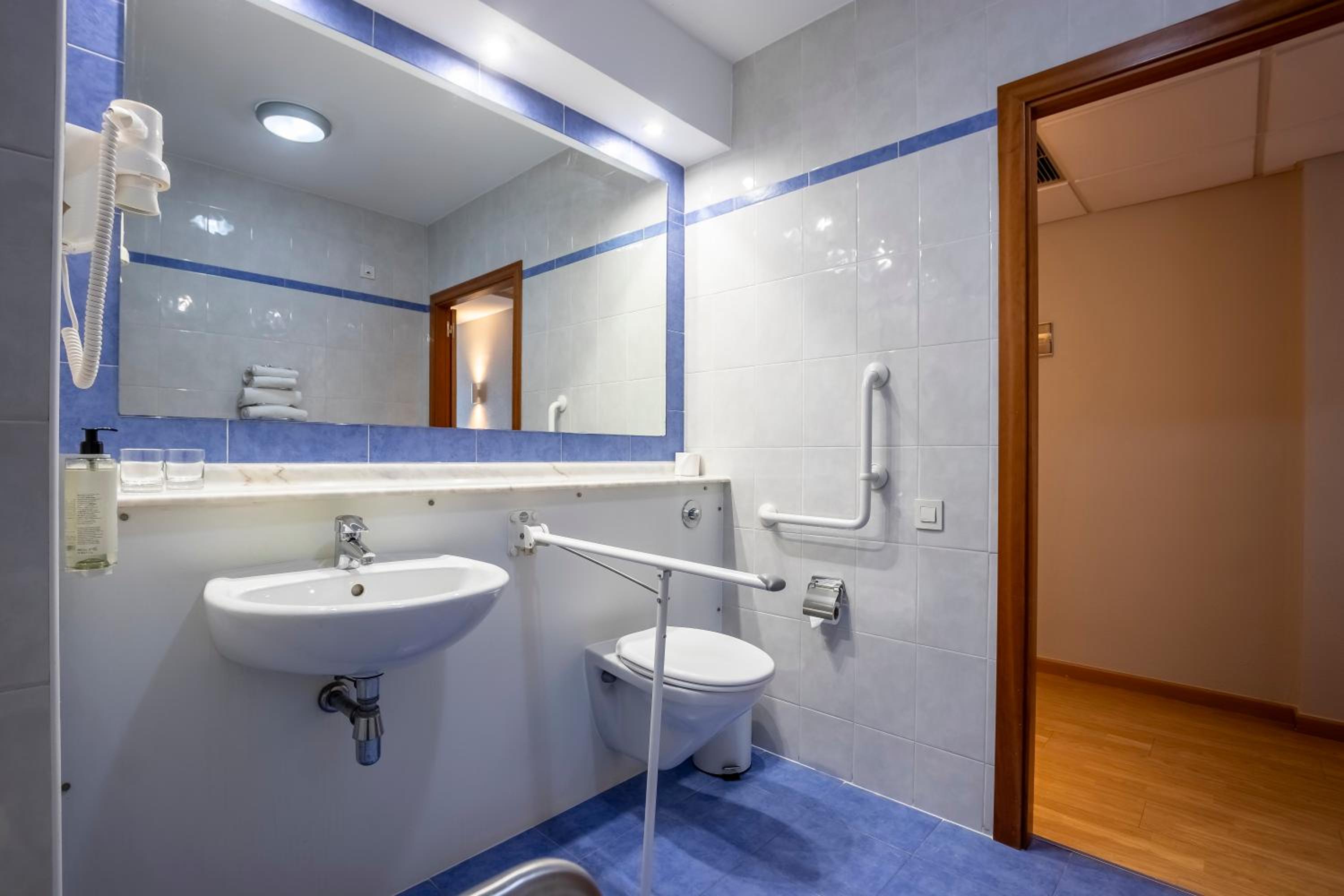 Double Room - Disability Access - Photo 18