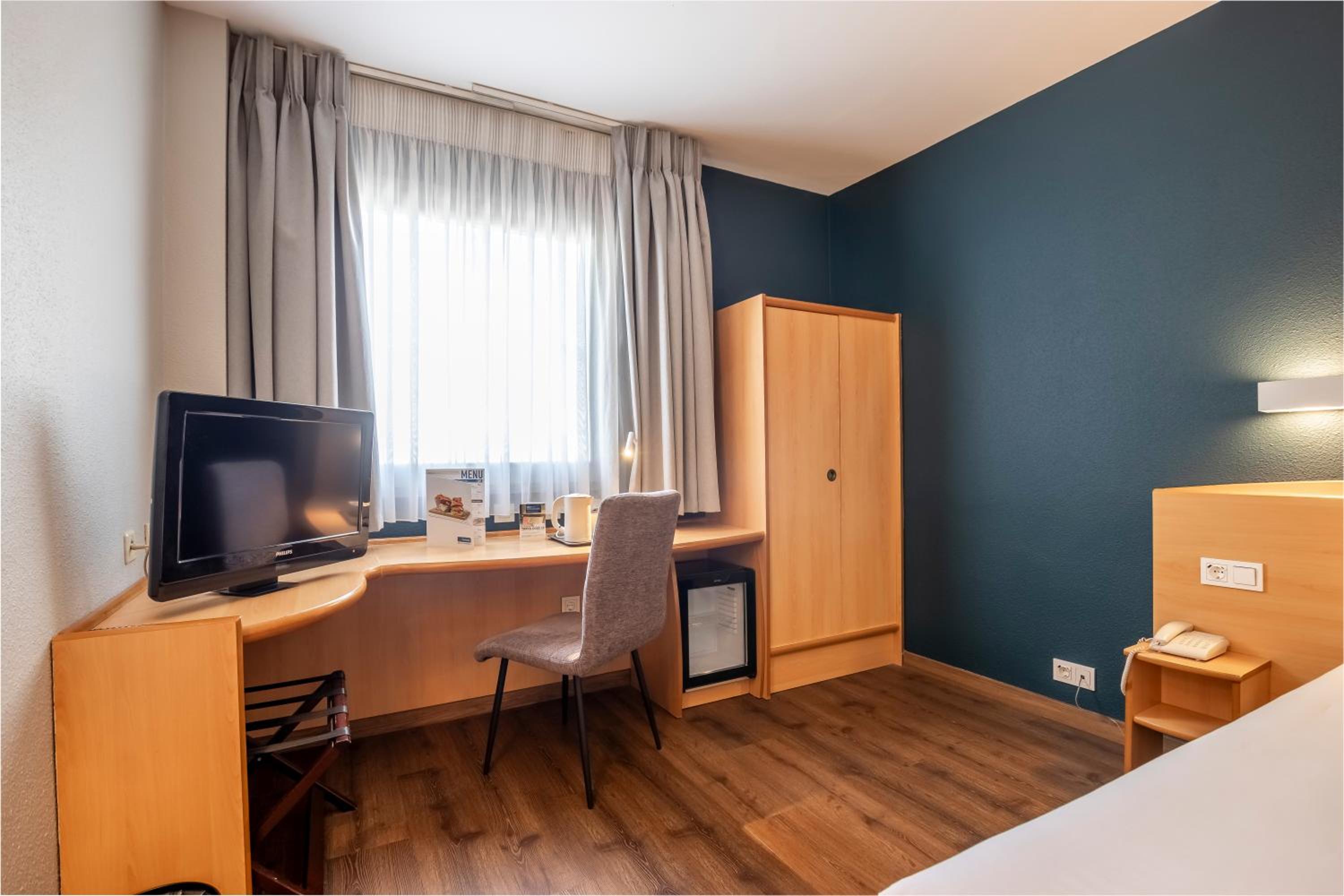 Double Room - Disability Access - Photo 20