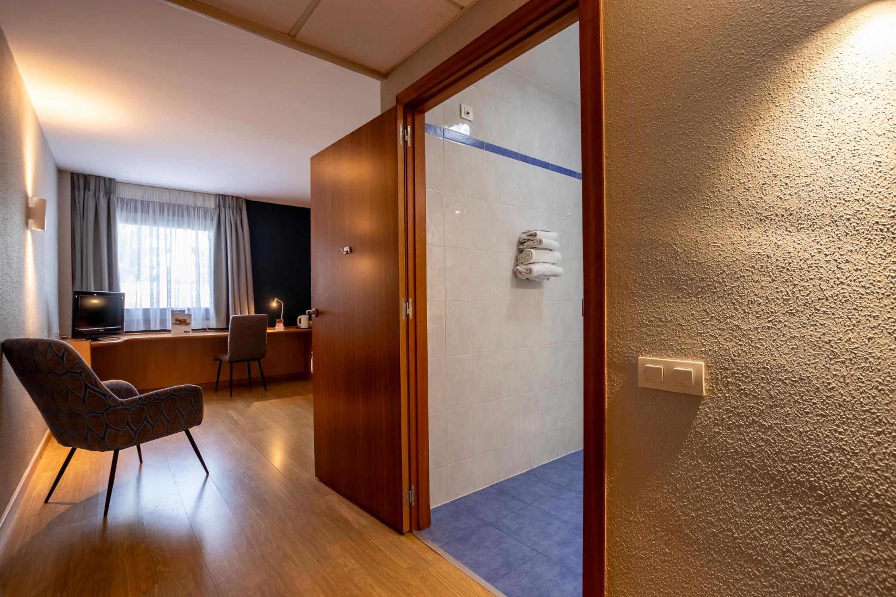 Double Room - Disability Access - Photo 28