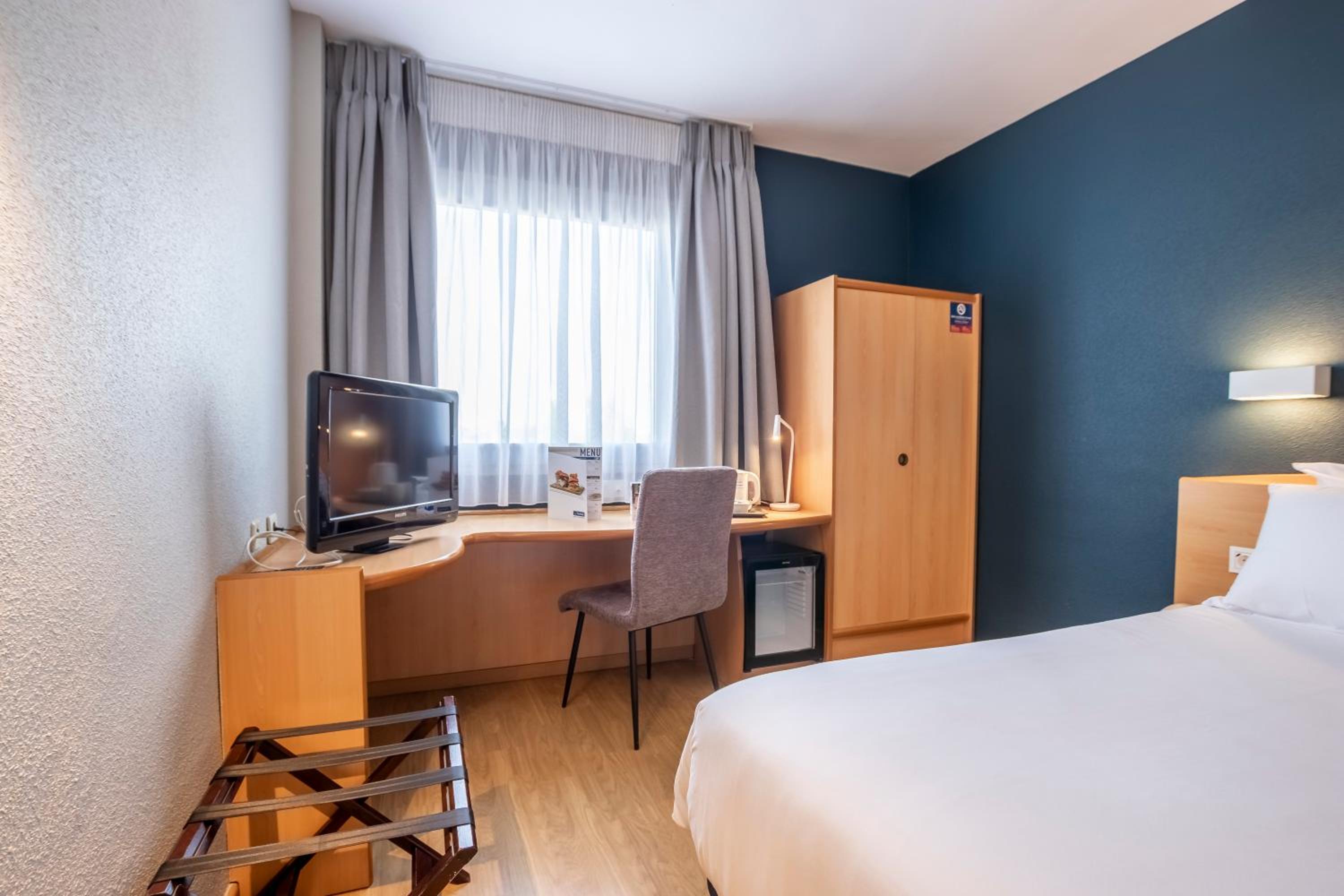 Double Room - Disability Access - Photo 25