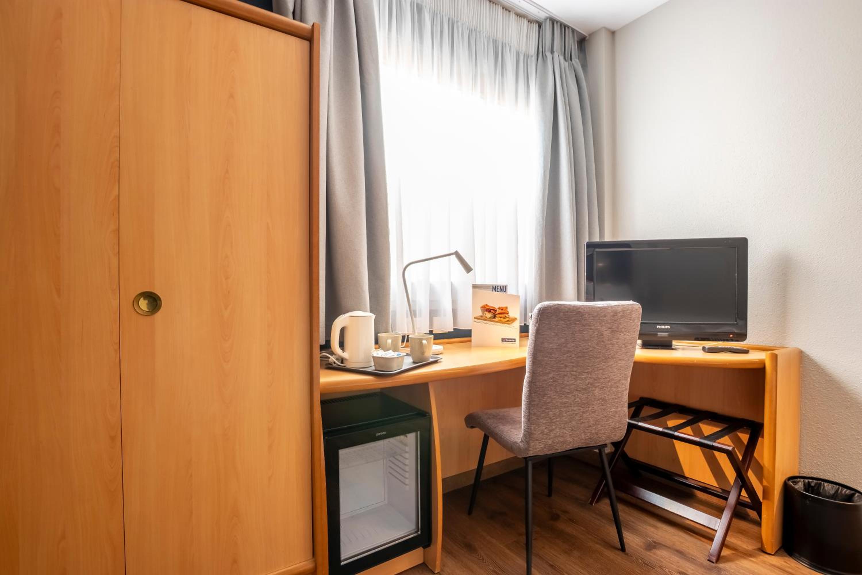 Double Room - Disability Access - Photo 27