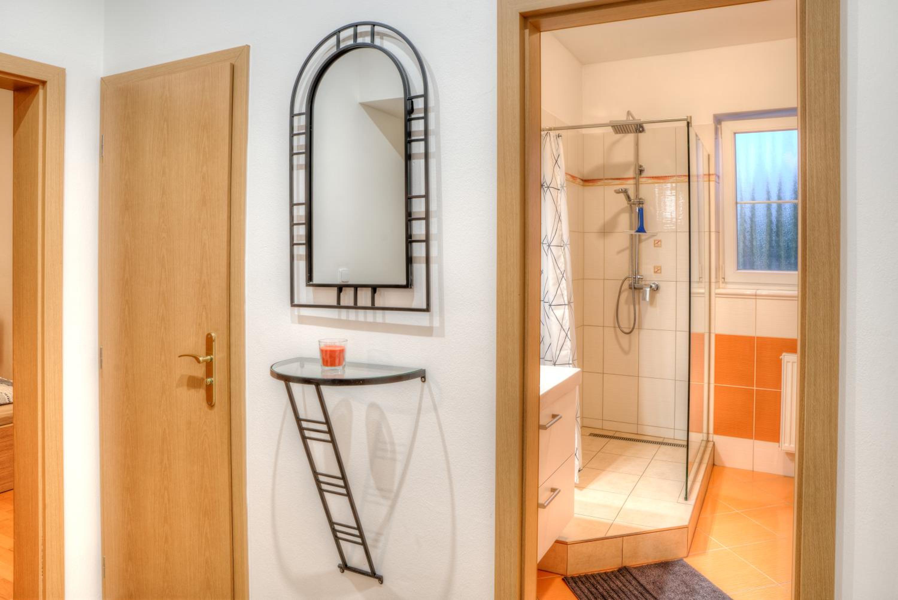 Two-Bedroom Apartment with Balcony photo 3