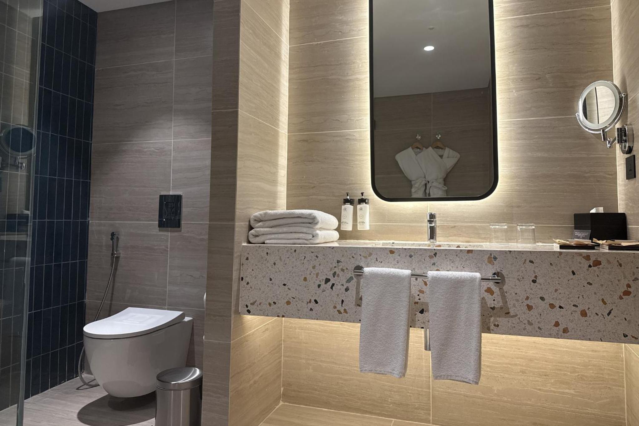 One-Bedroom Duplex Suite with Sea View - Photo 4