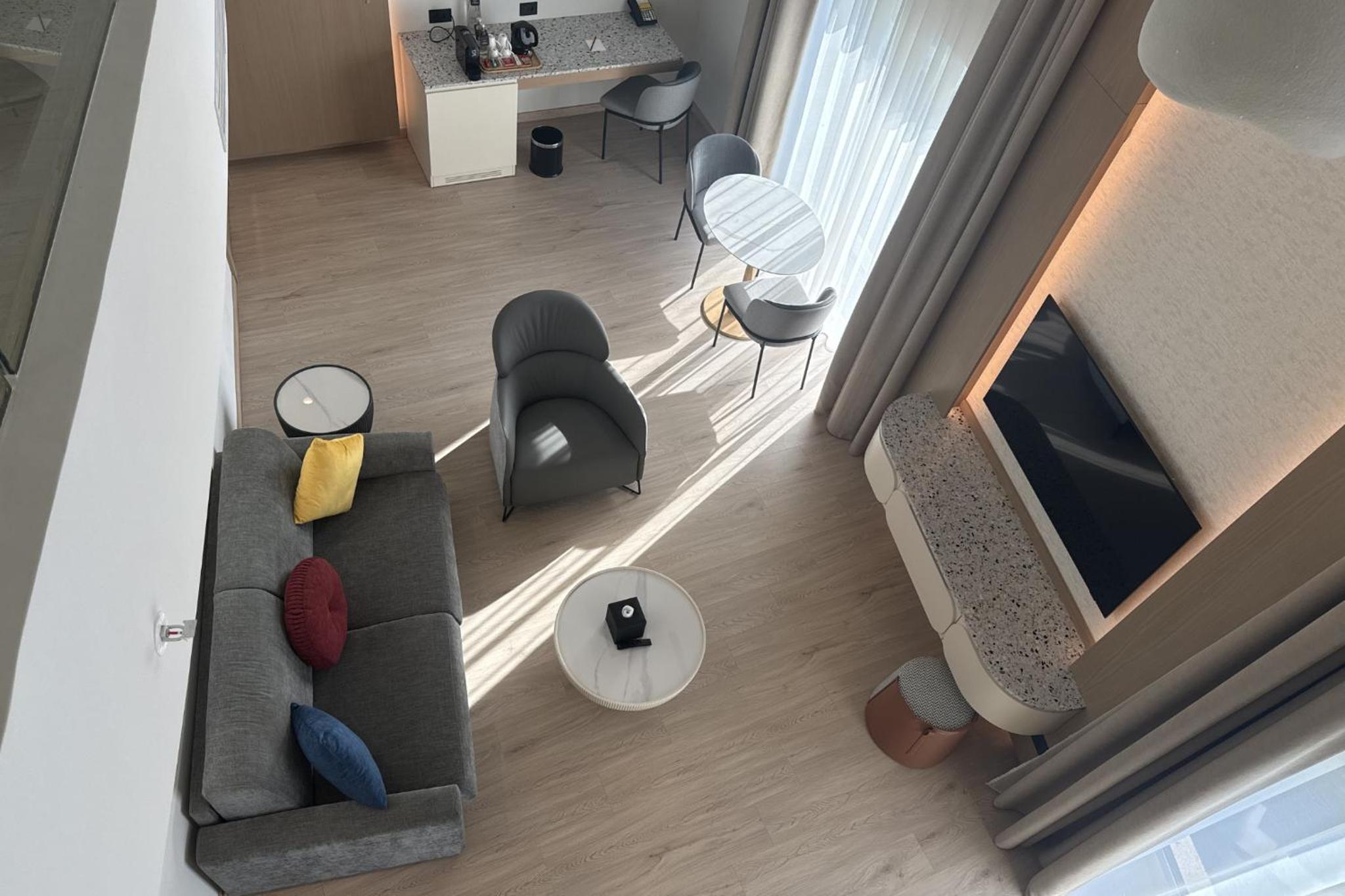 One-Bedroom Duplex Suite with Sea View - Photo 5