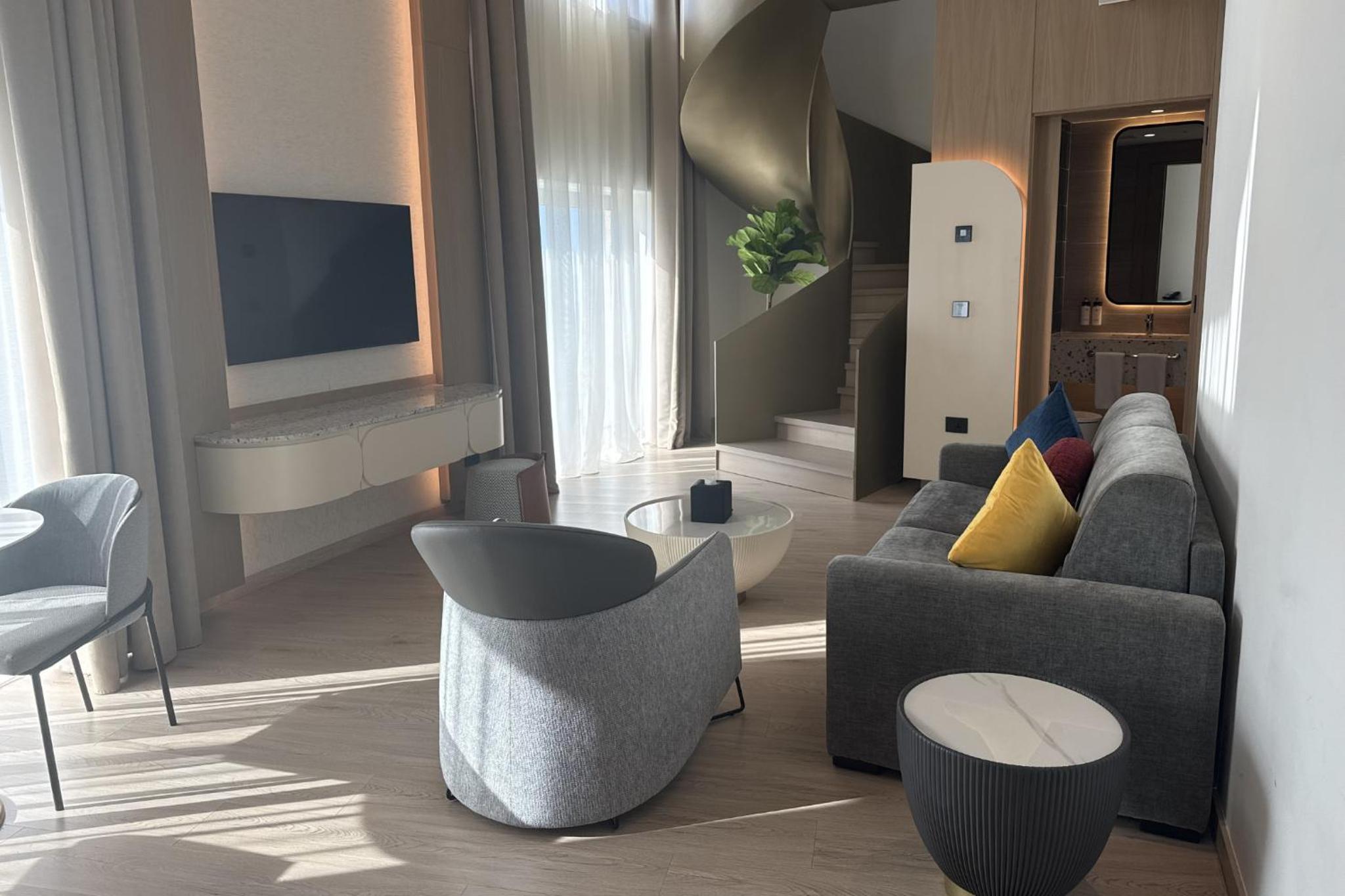 One-Bedroom Duplex Suite with Sea View - Photo 1