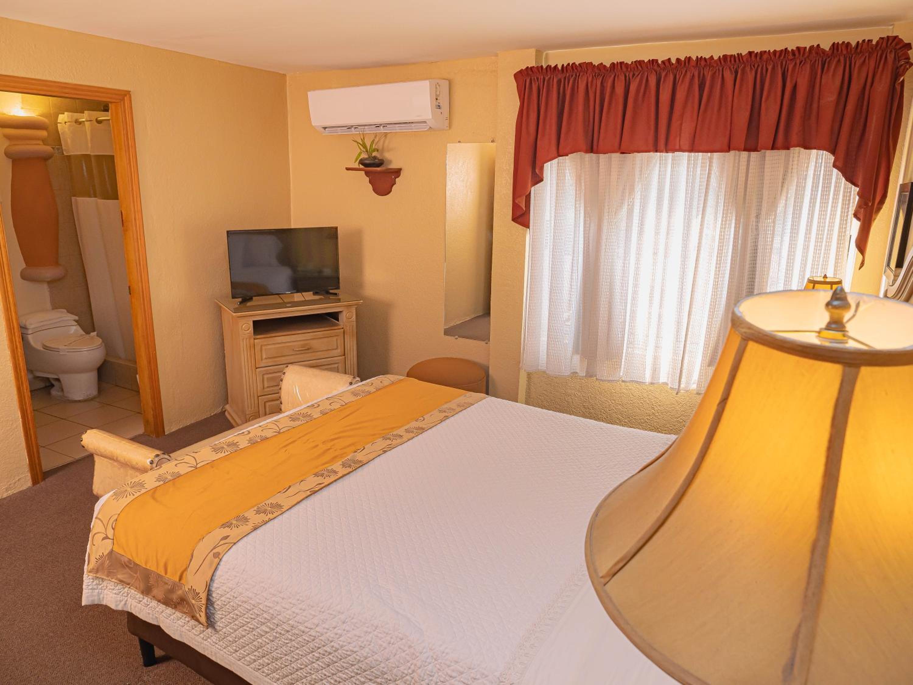Queen Room photo 1