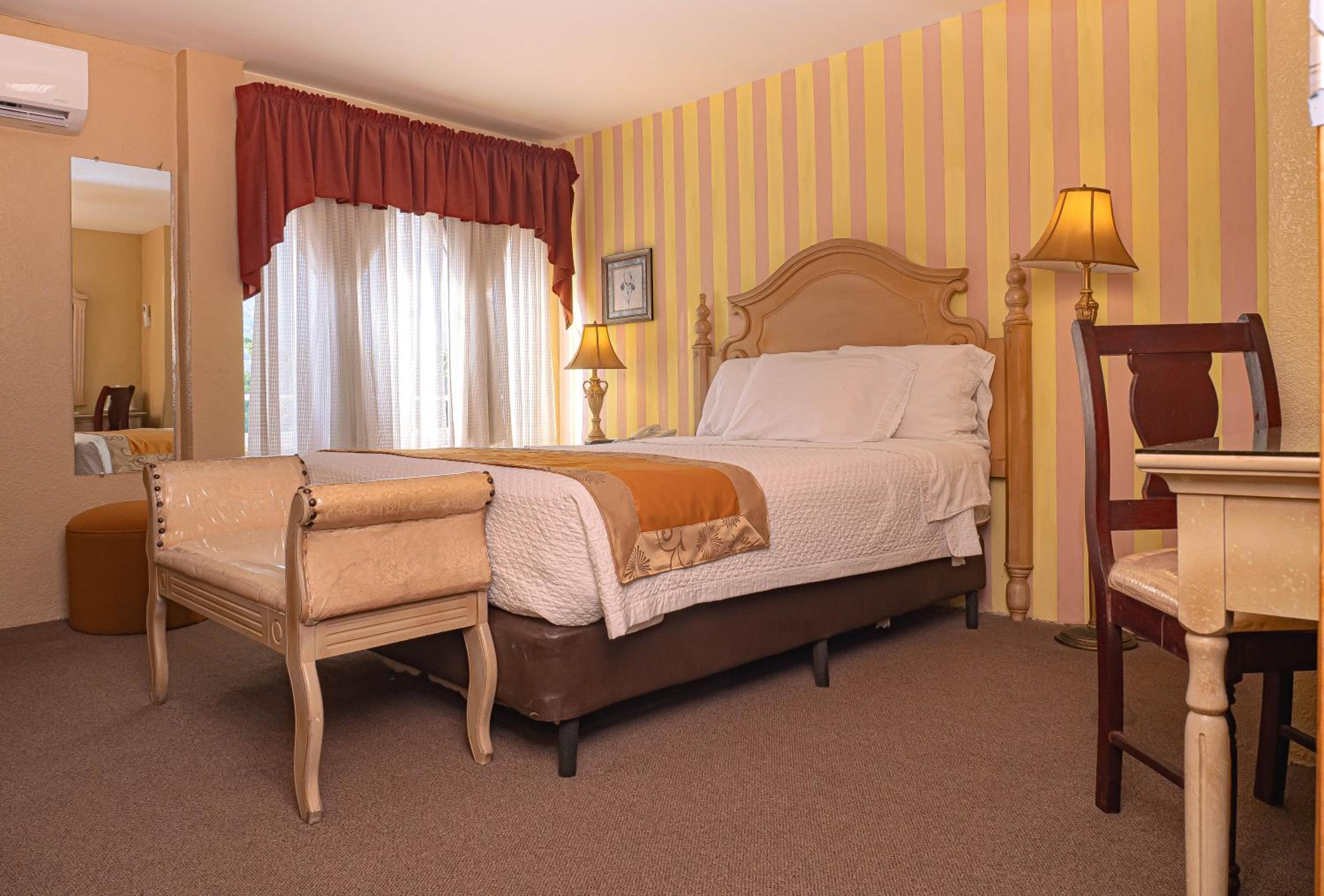 Queen Room photo 3