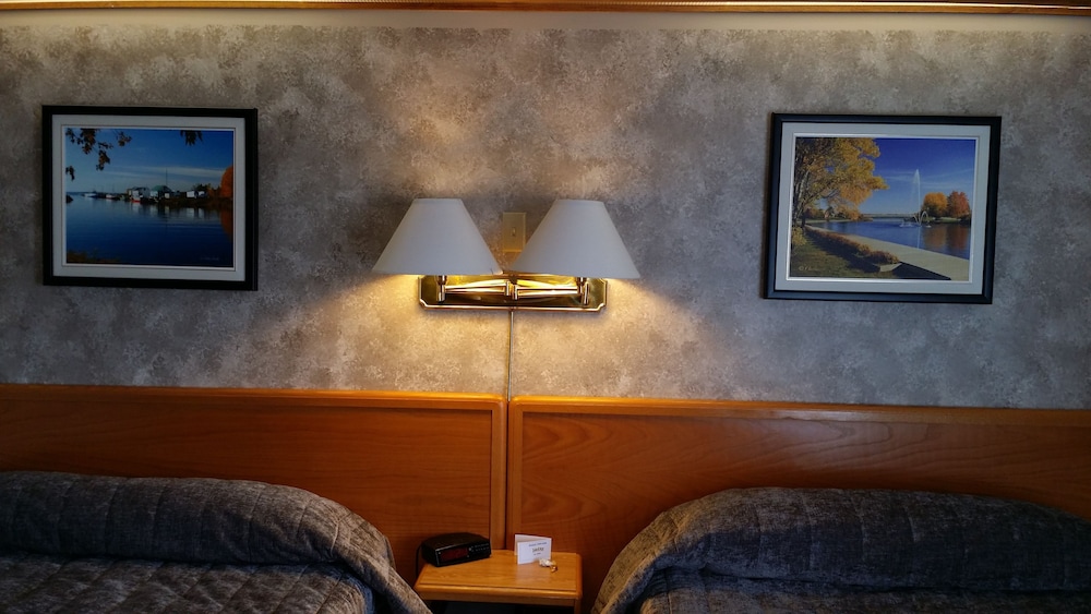 Standard Room, 2 Double Beds (No Pets) photo 1