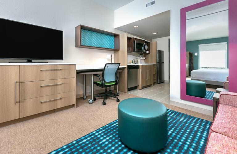 King Suite - Hearing Accessible - Photo 4