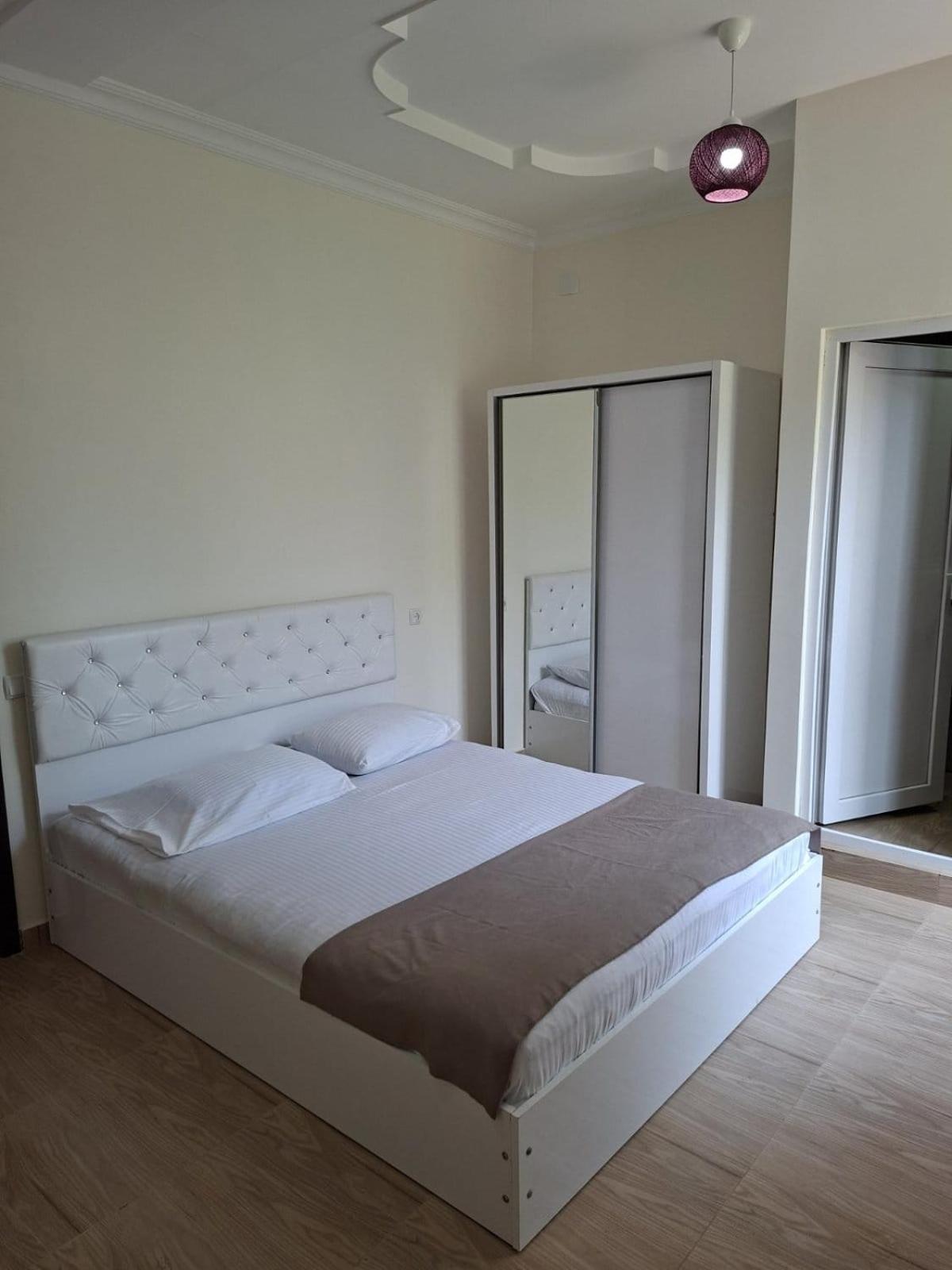 Large Double Room photo 1