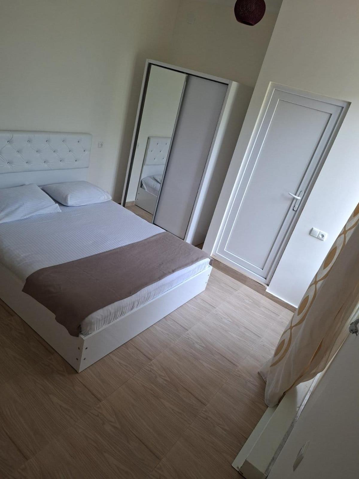 Large Double Room photo 2