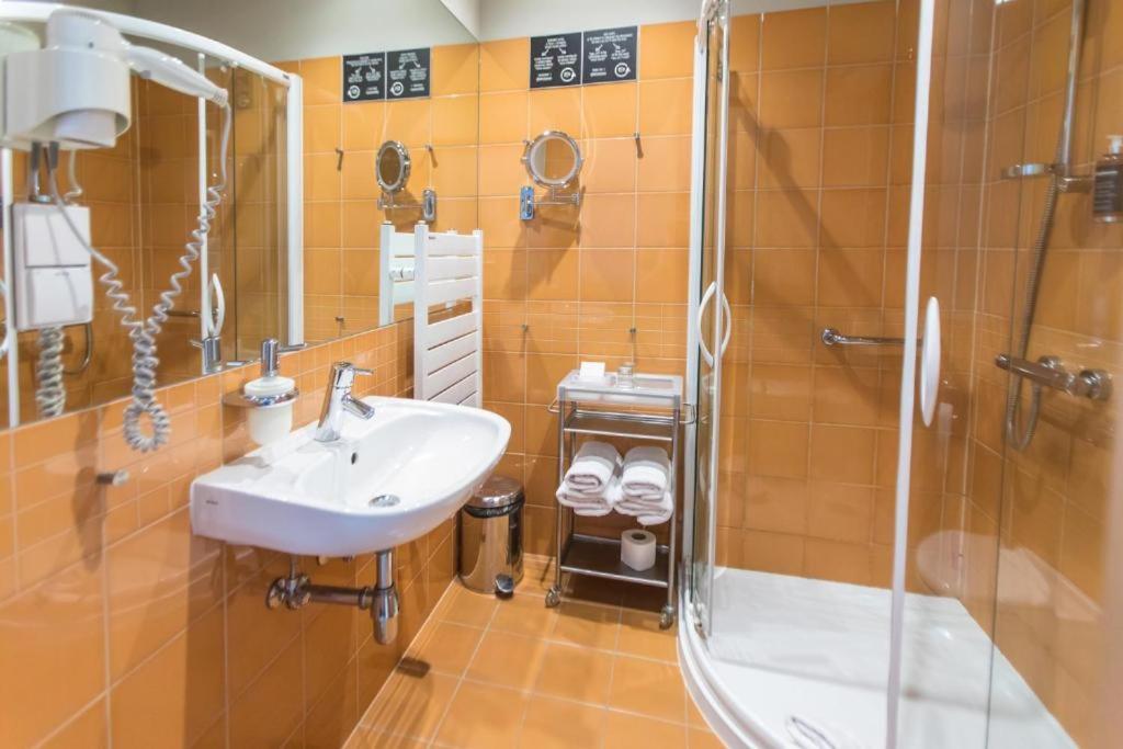 Standard Single Room with Shower photo 3