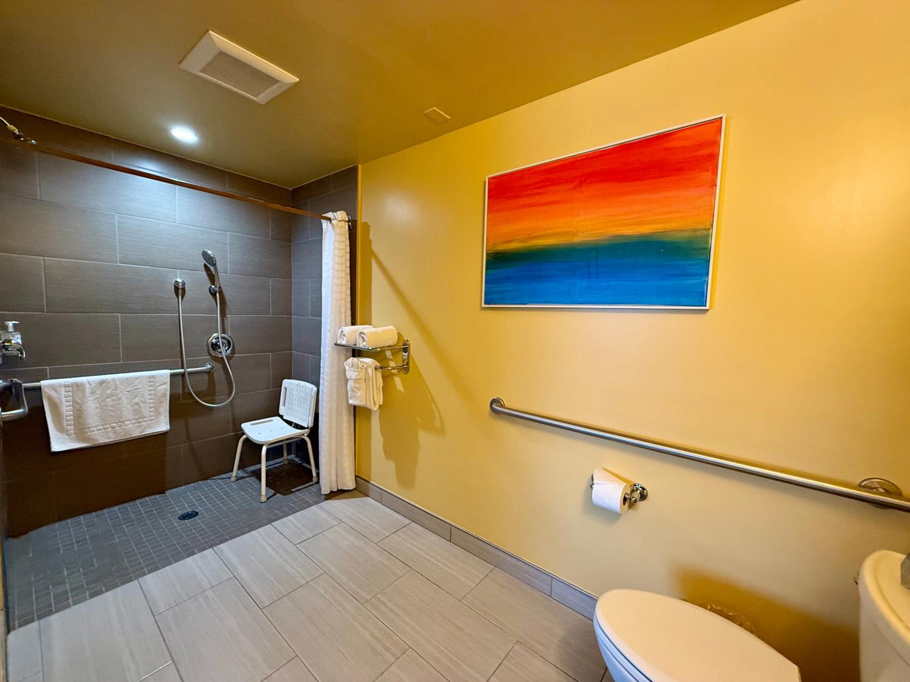 Queen Room - Disability Access photo 1