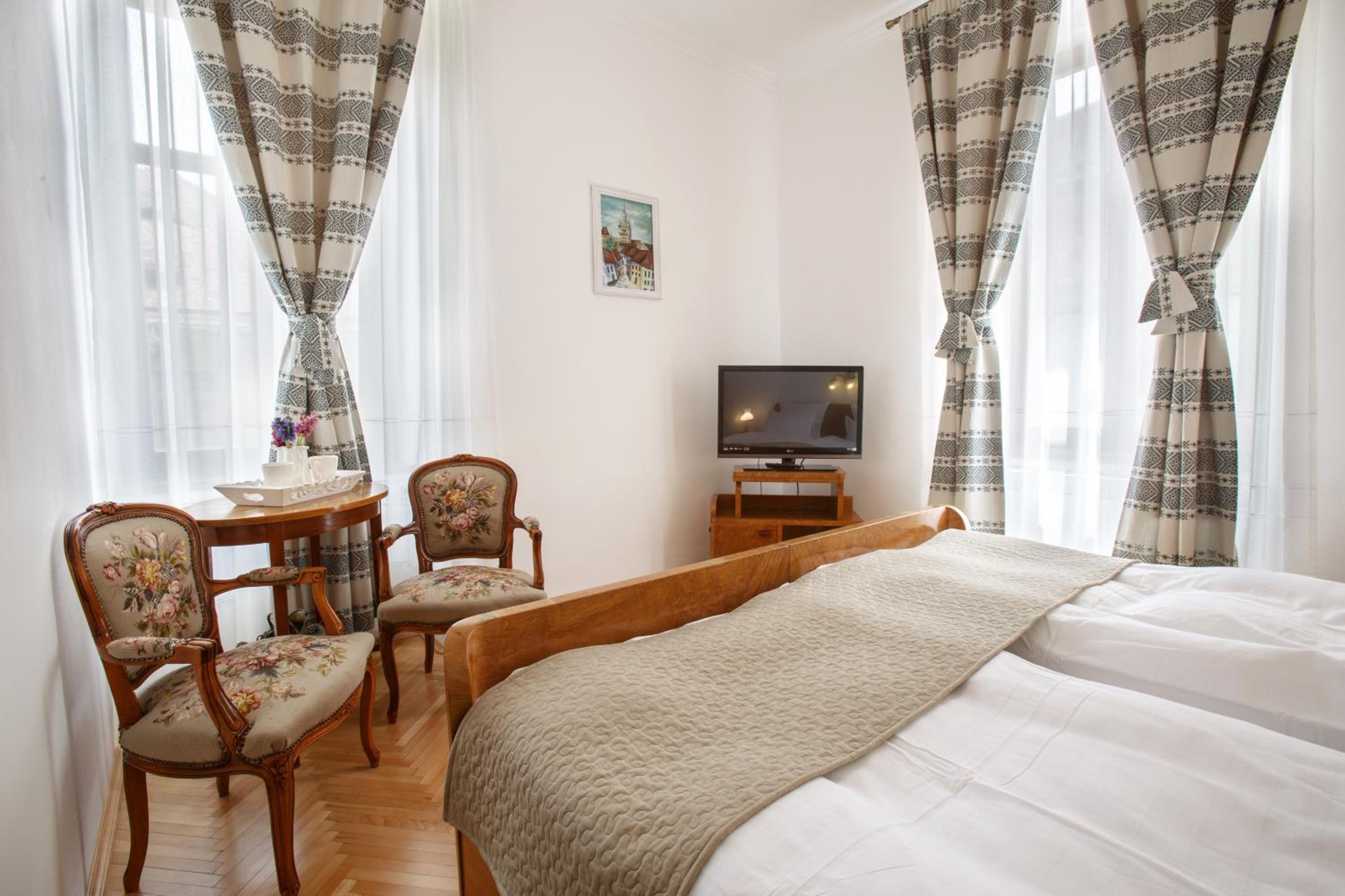 Deluxe King Room photo 2