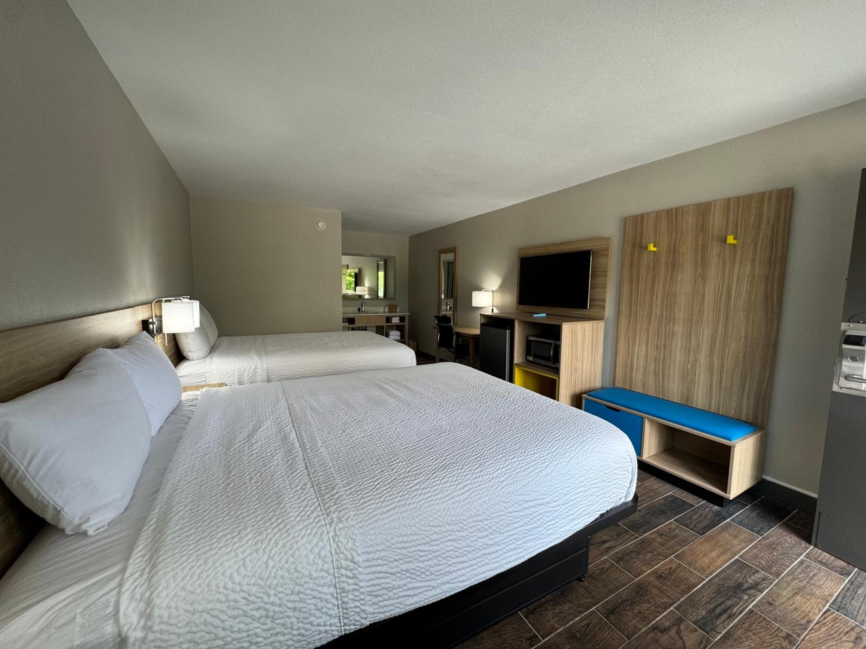 Deluxe Room with Two Queen Beds - Non-Smoking - Photo 1
