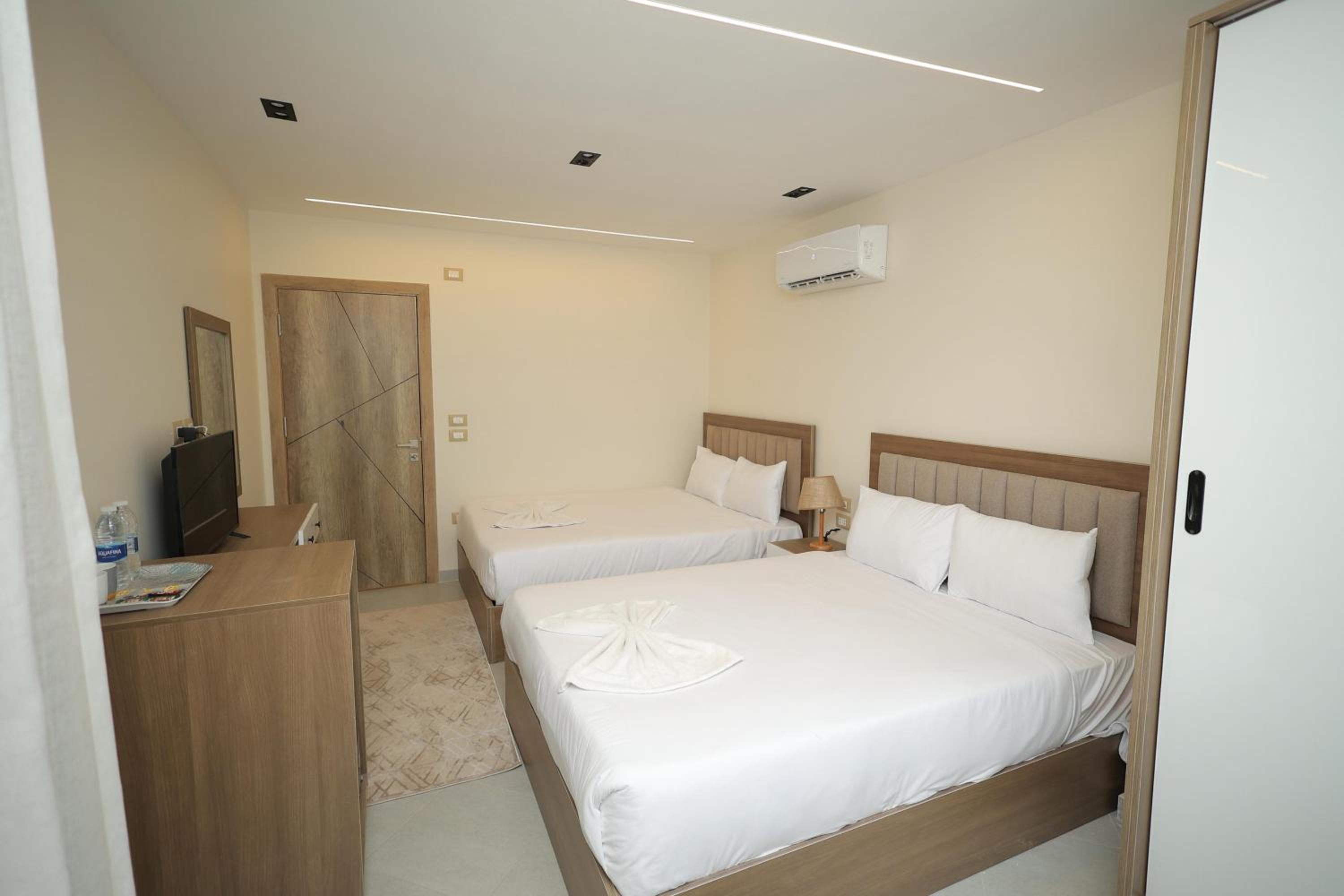Quadruple Room with Balcony - Pyramids View