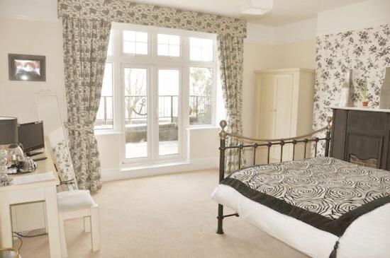 Family Suite with Balcony and Sea View photo 3