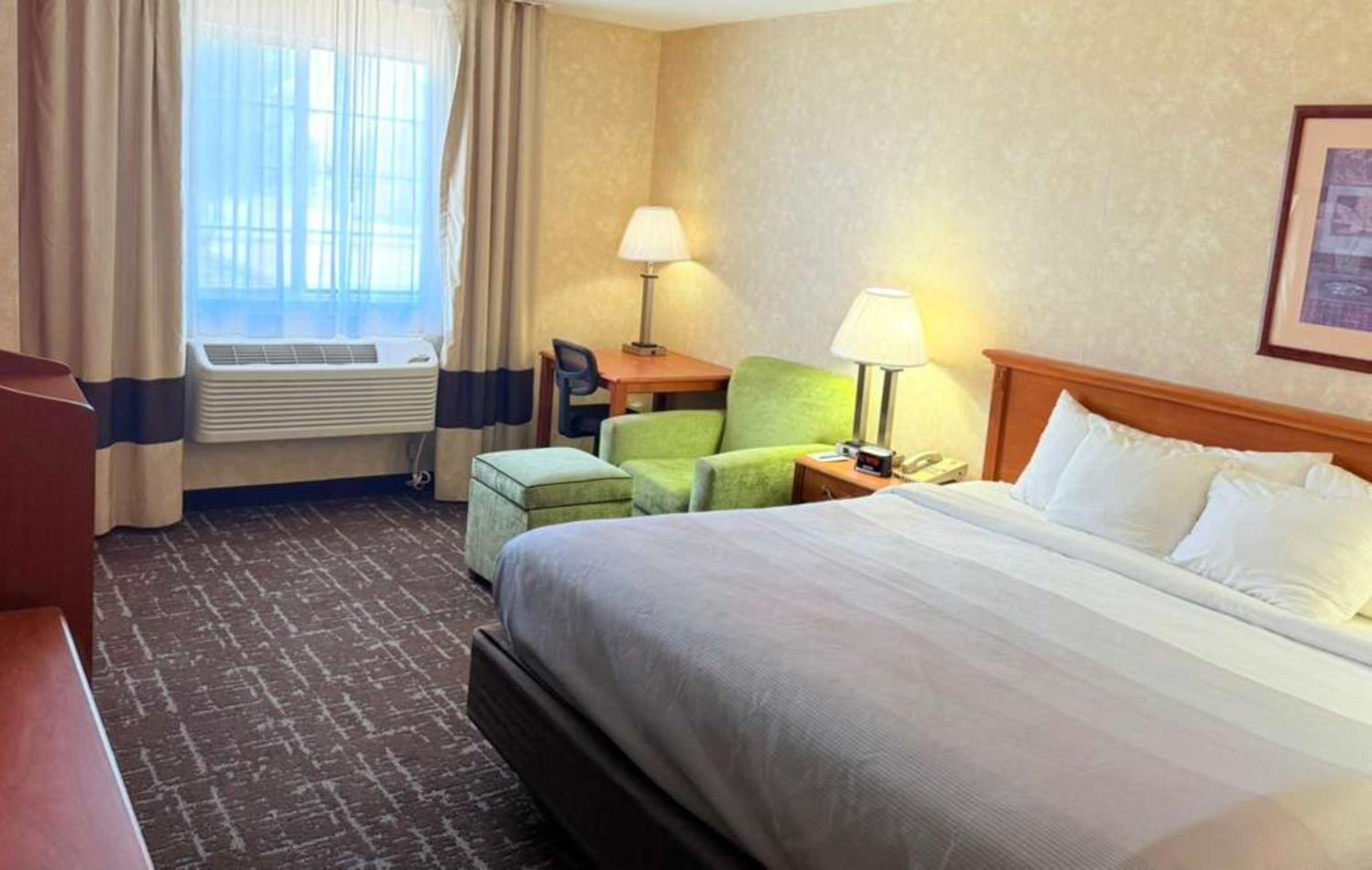 King Room - Non Smoking - Photo 1