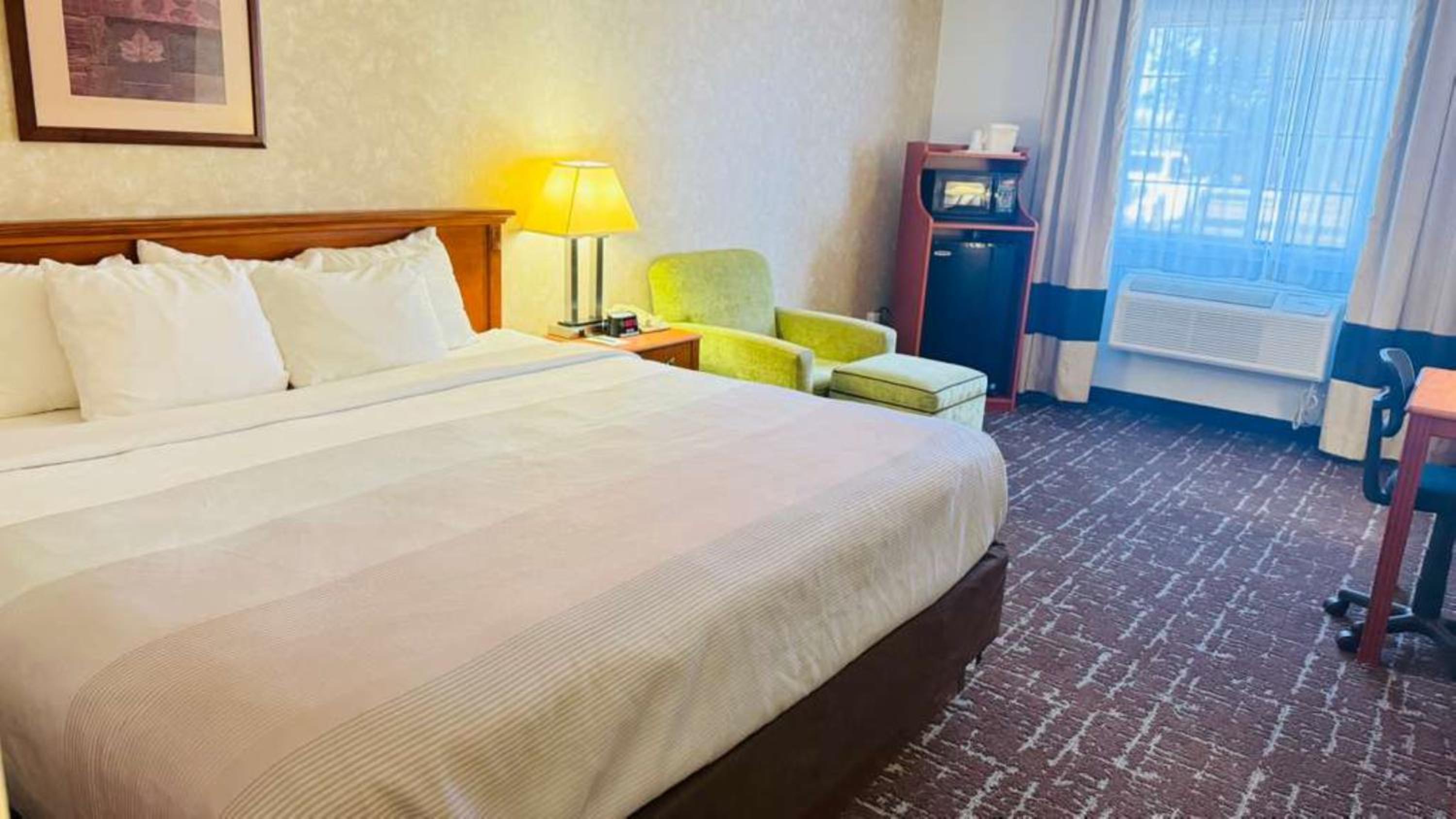 King Room - Accessible/Non-Smoking - Photo 1