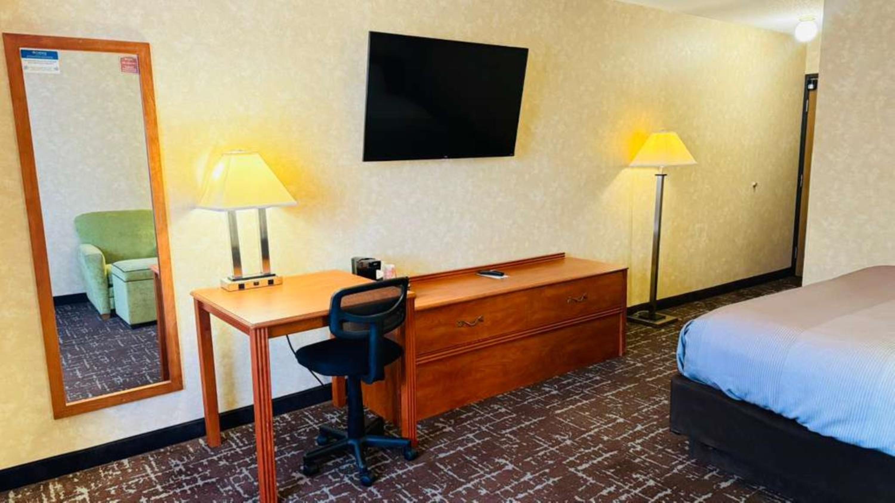 King Room - Accessible/Non-Smoking - Photo 2
