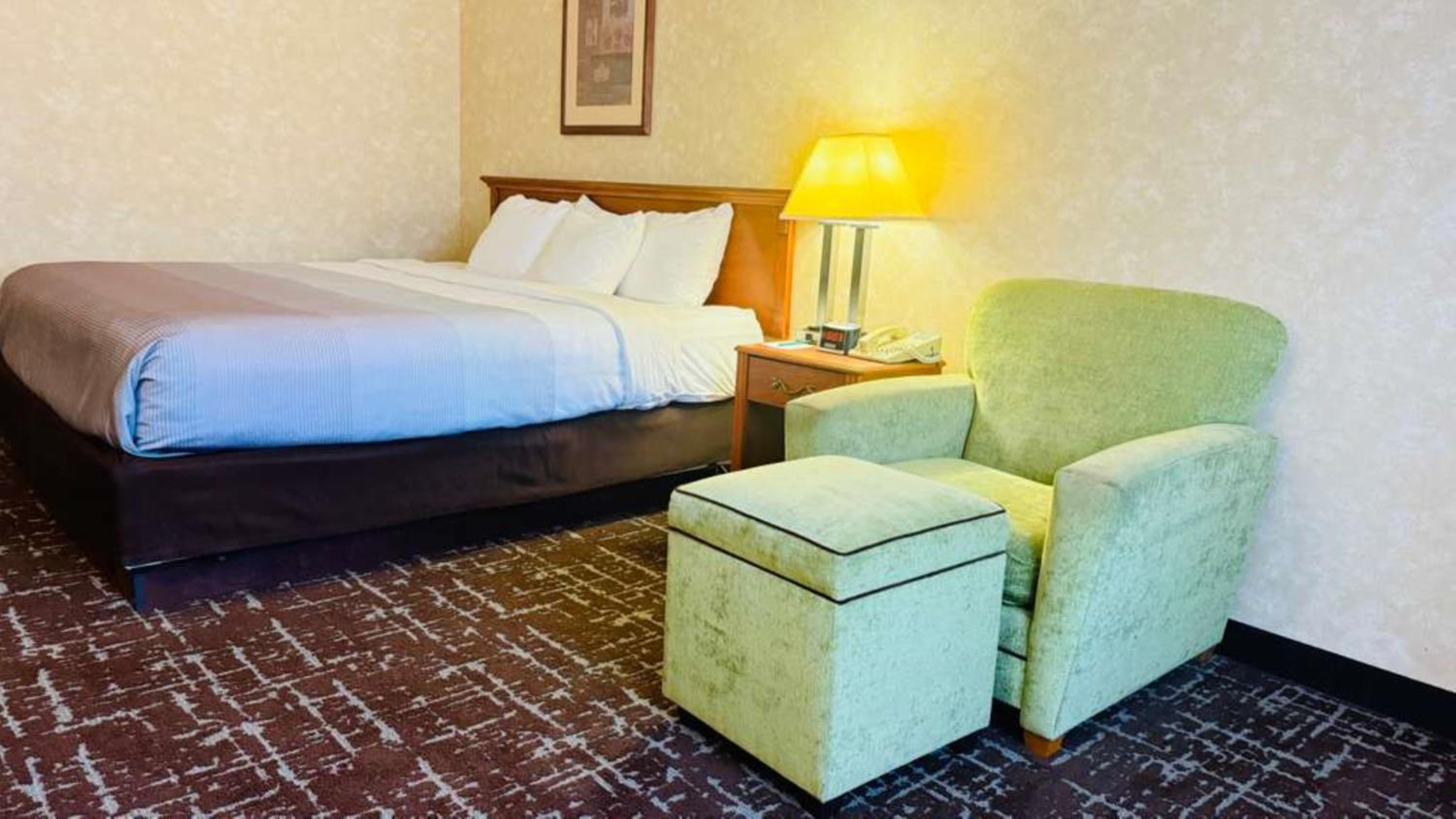 King Room - Accessible/Non-Smoking - Photo 3