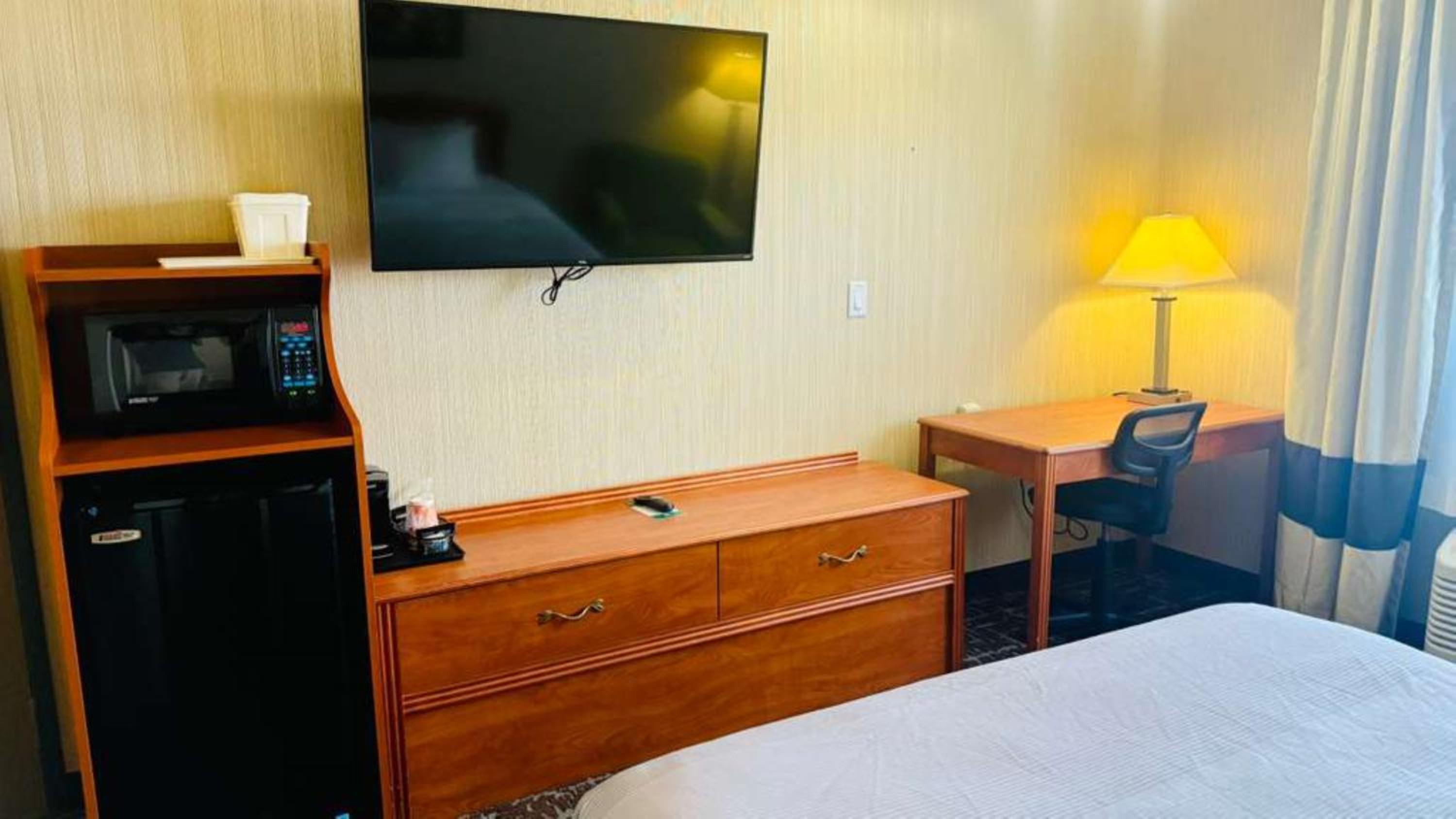 Queen Room - Accessible/Nonsmoking - Photo 4