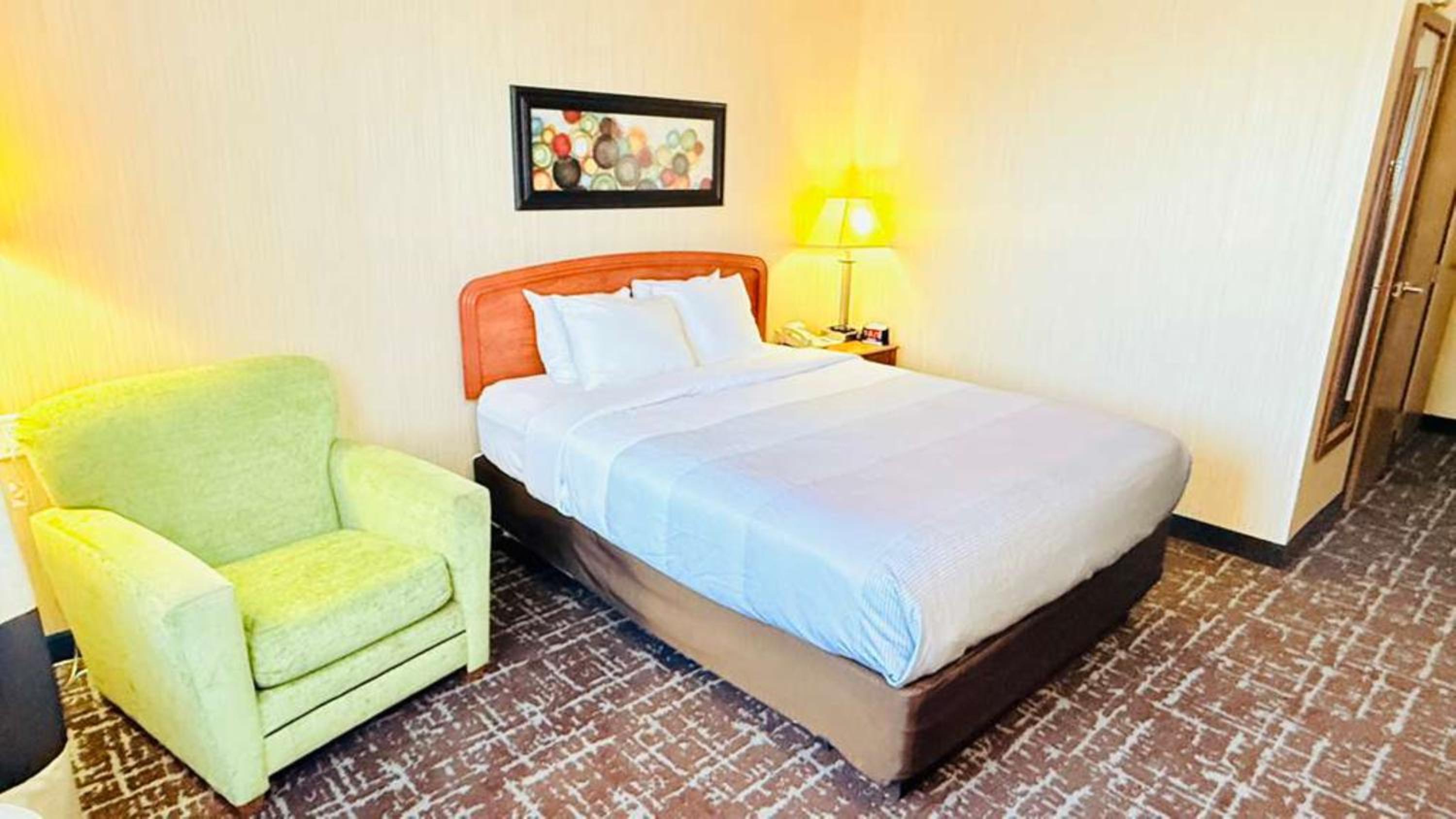 Queen Room - Accessible/Nonsmoking - Photo 3