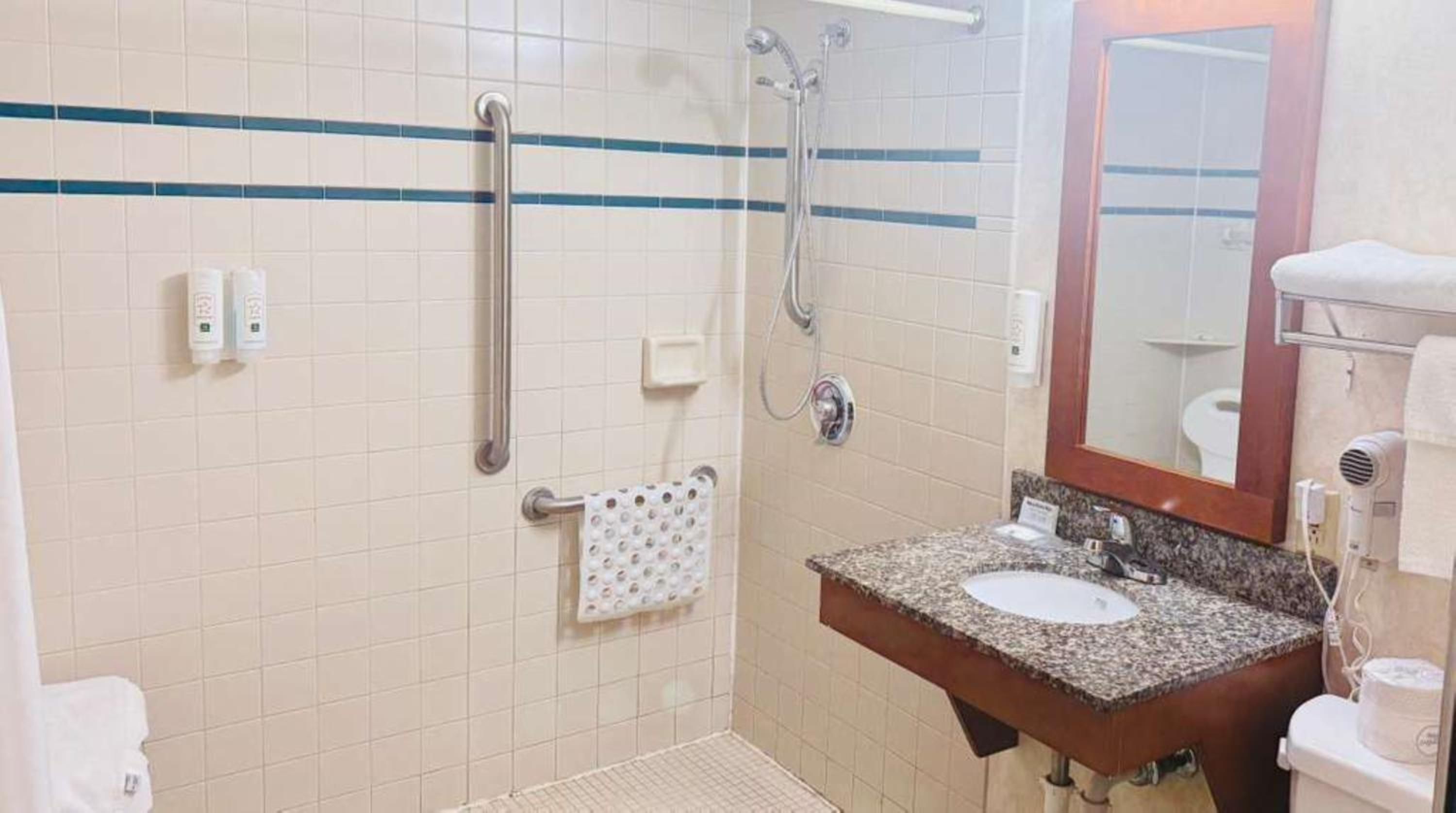 King Room - Accessible/Non-Smoking - Photo 4