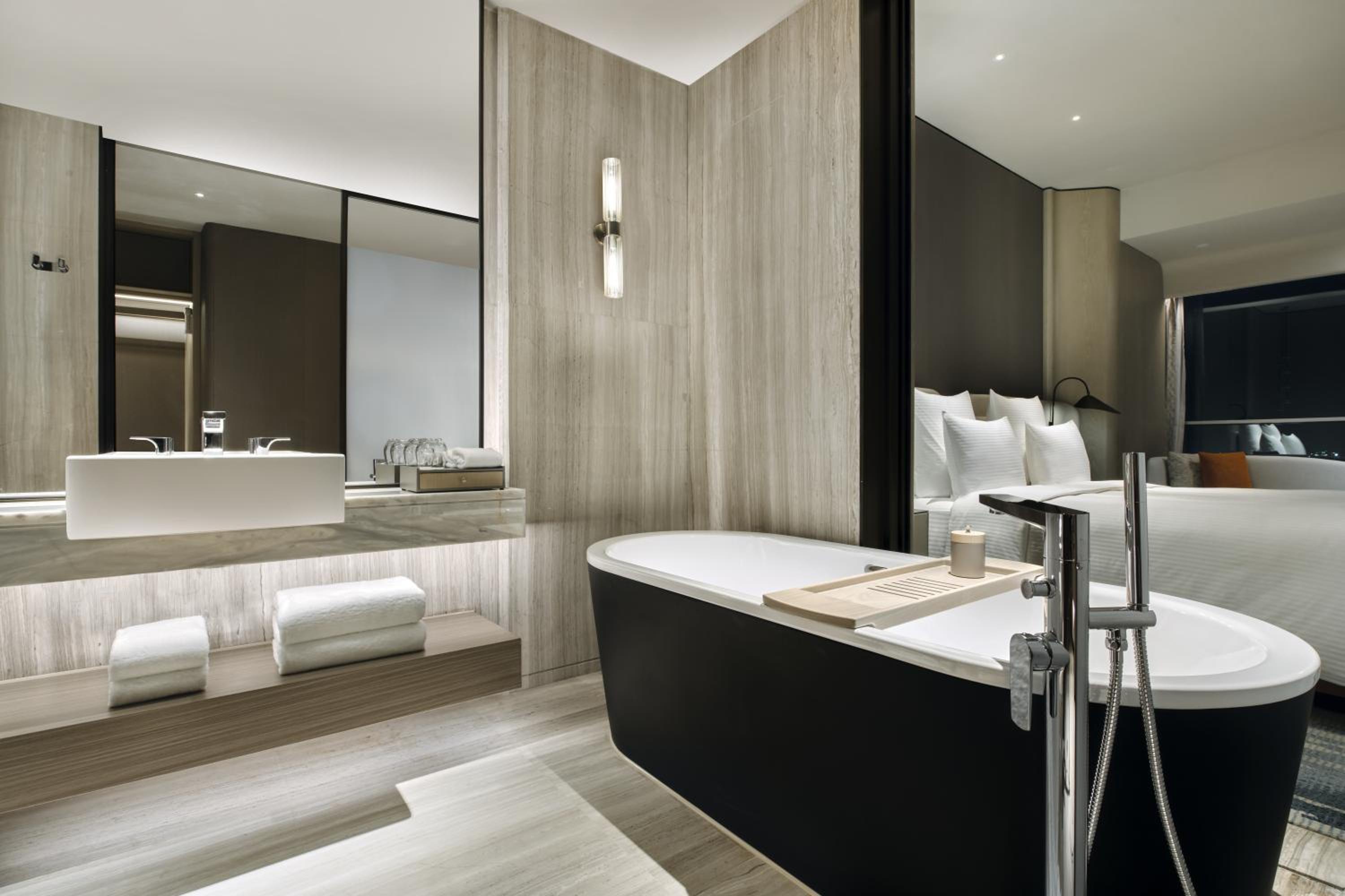 Special Offer Deluxe Double Room with Two Double Beds - Photo 4