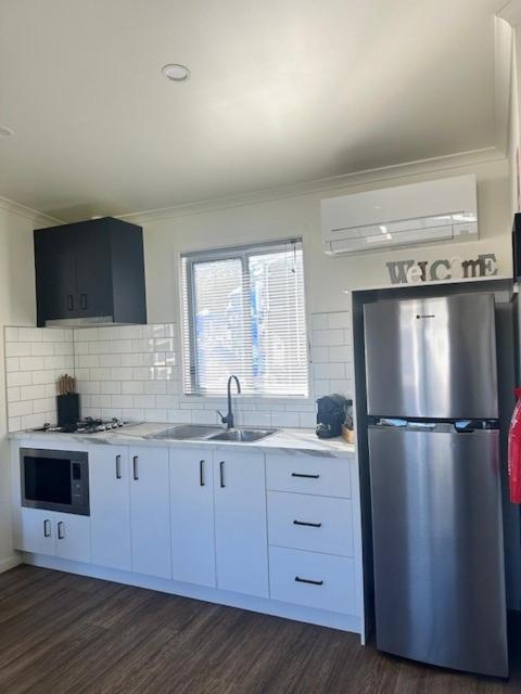 2 Bedroom Deluxe Cabin – Pet Friendly photo 2