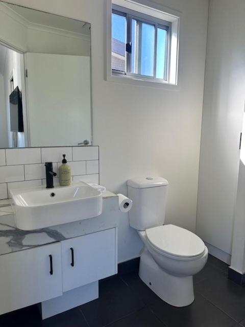 2 Bedroom Deluxe Cabin – Pet Friendly photo 3