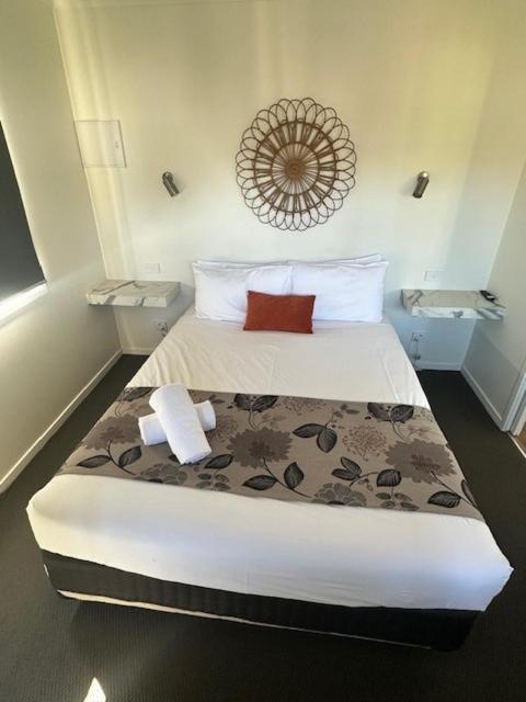 2 Bedroom Deluxe Cabin – Pet Friendly