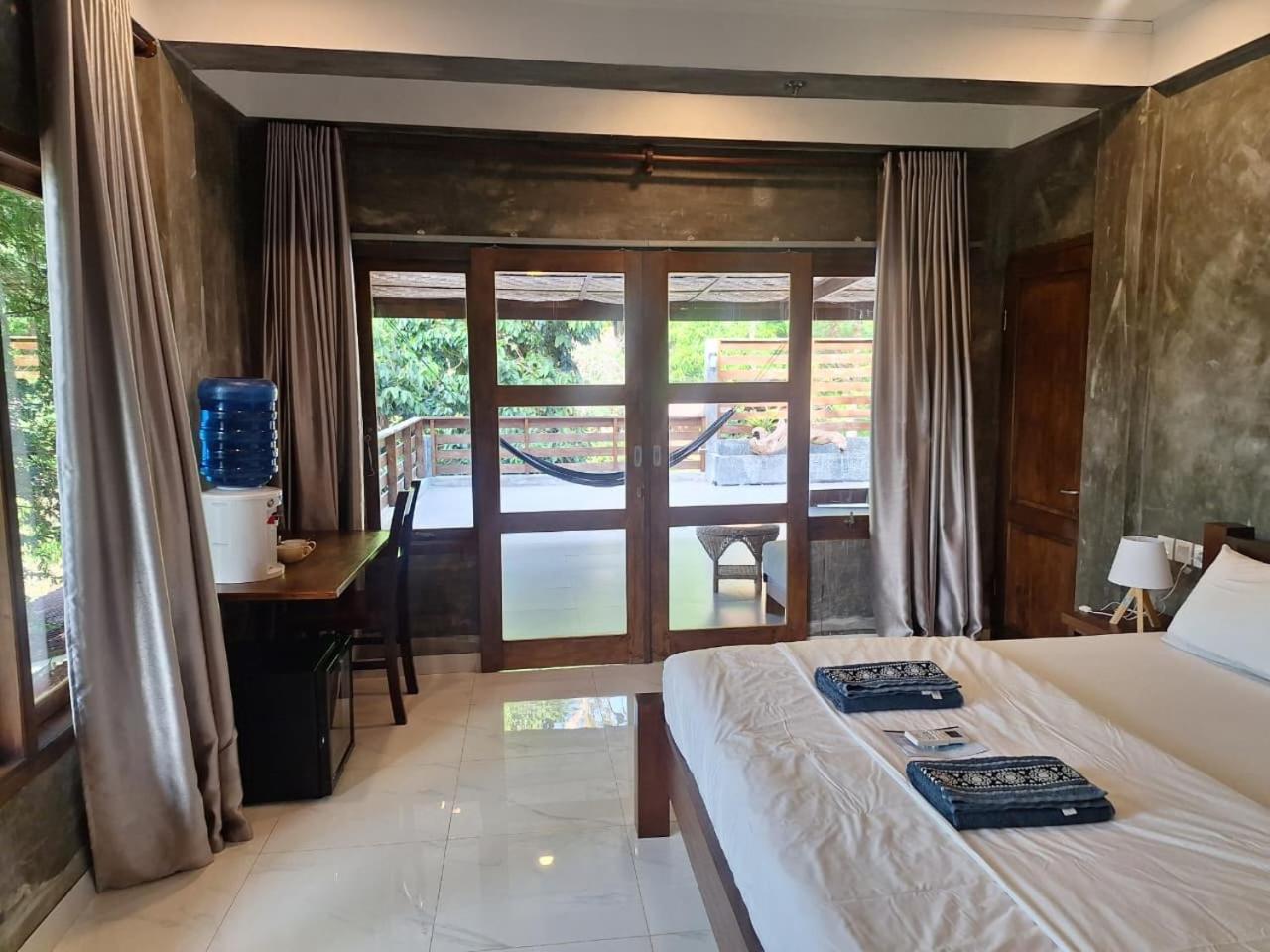 Deluxe Suite with Sea View