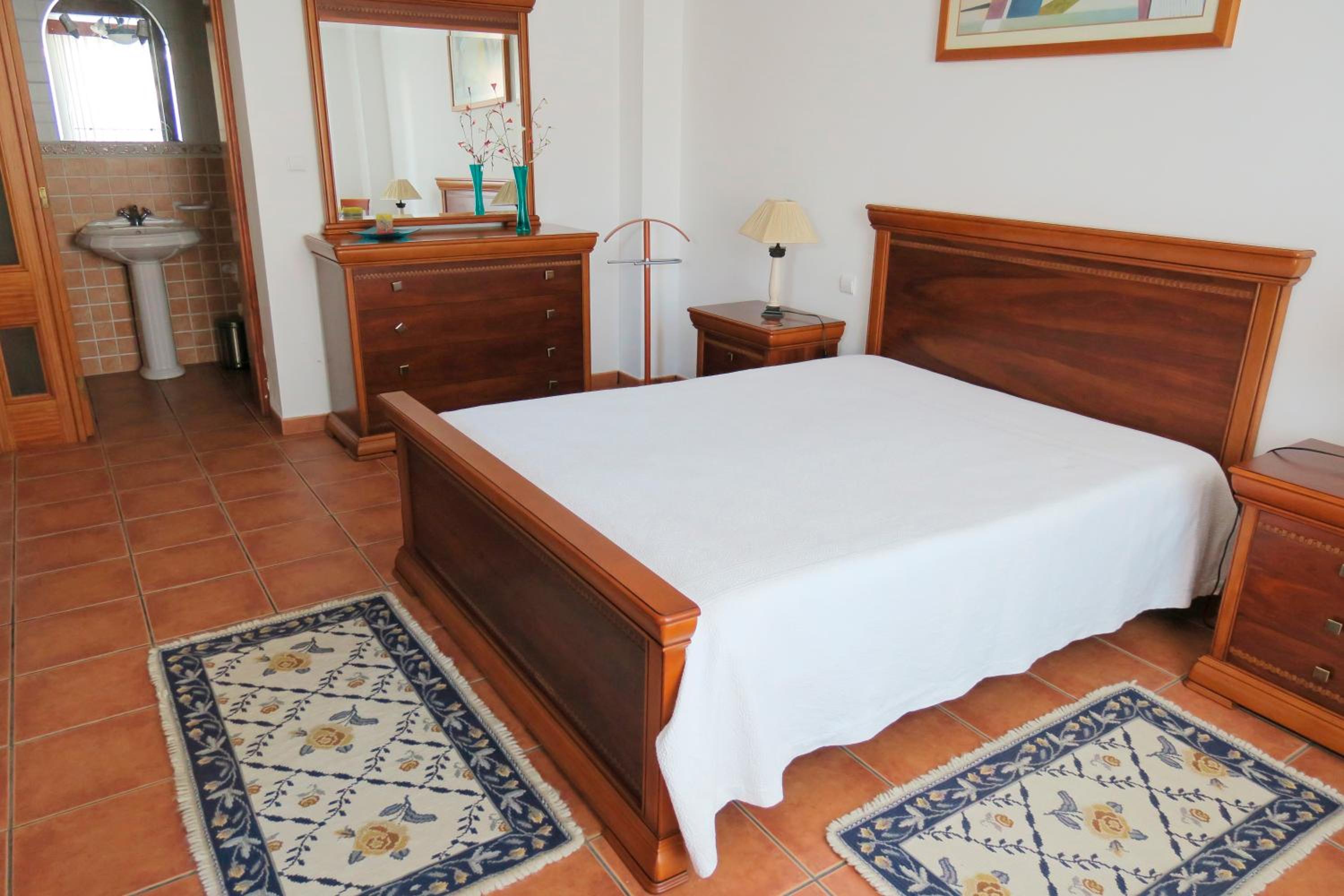 Double Room - Photo 16