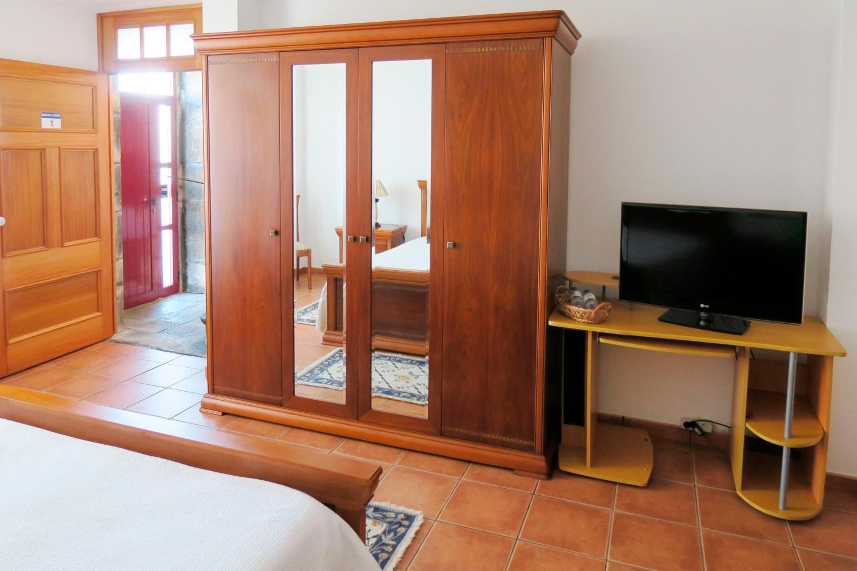 Double Room - Photo 5