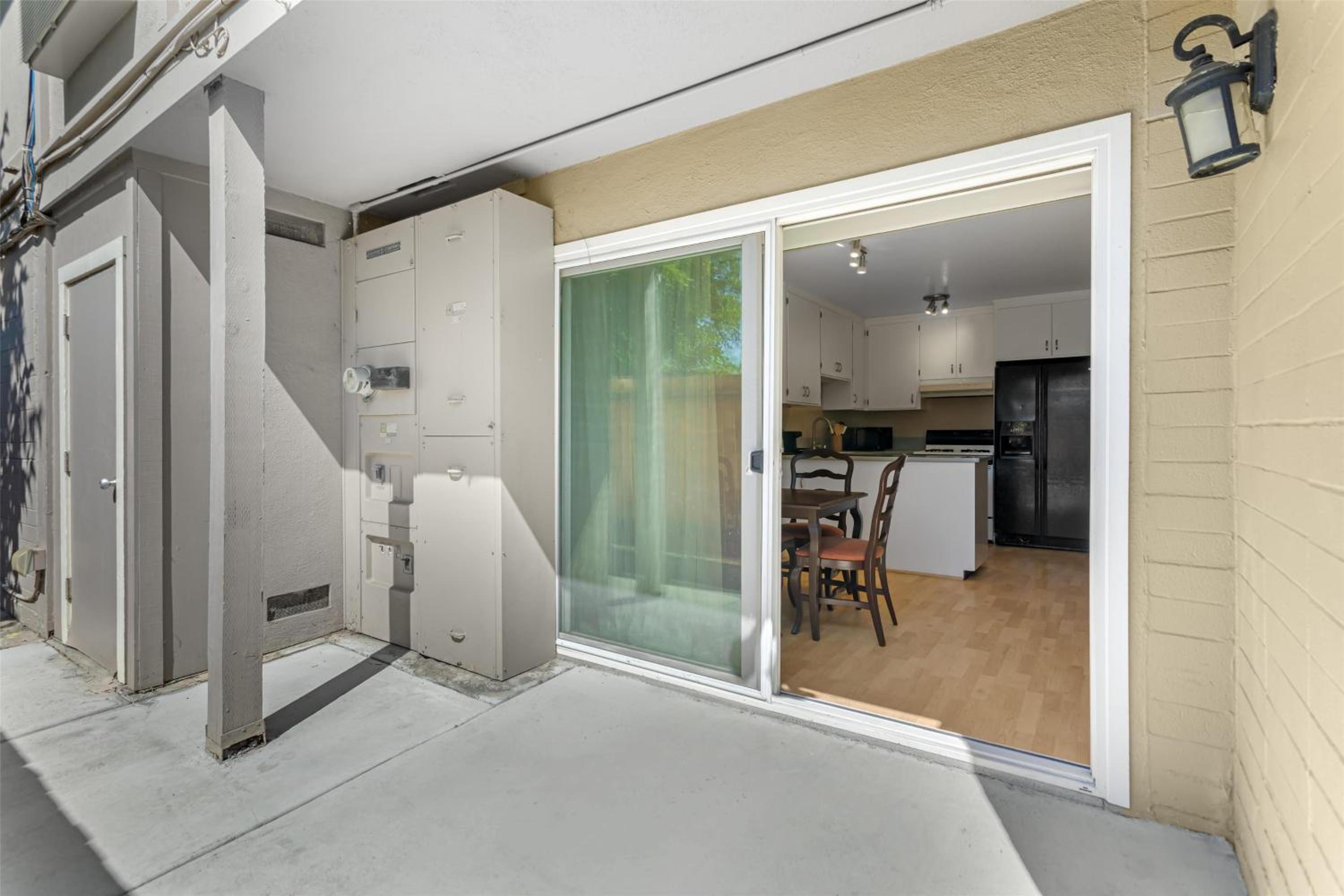 Two-Bedroom Queen Suite with Patio and Kitchen photo 3