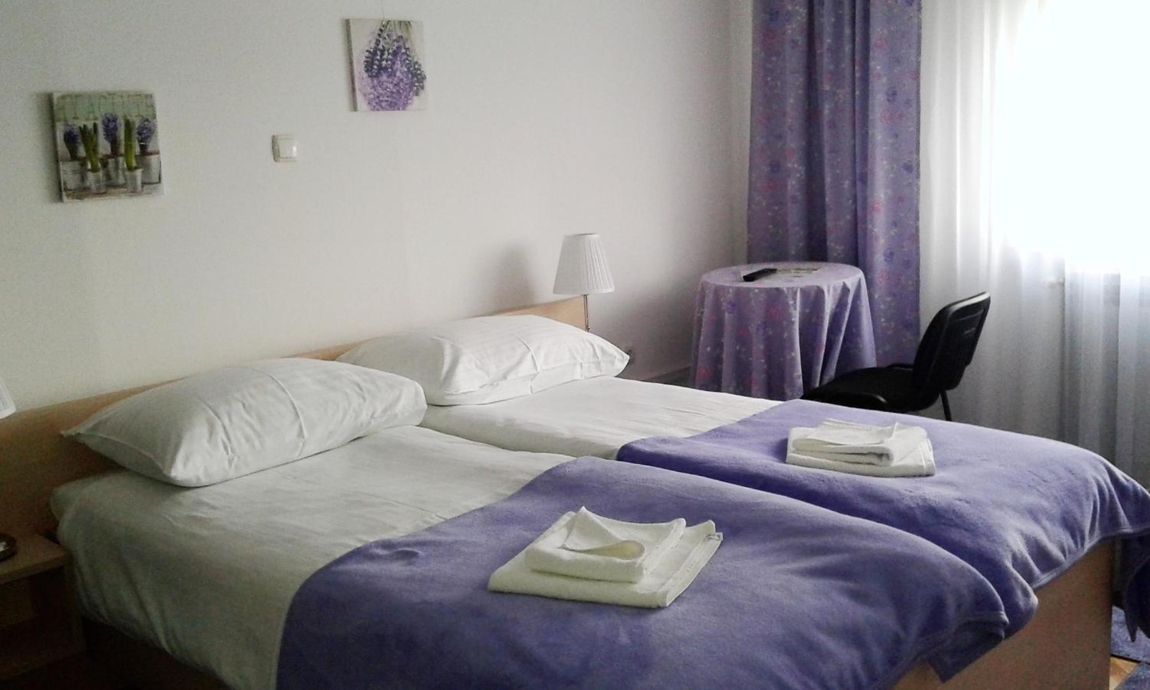 Double Room - Photo 12