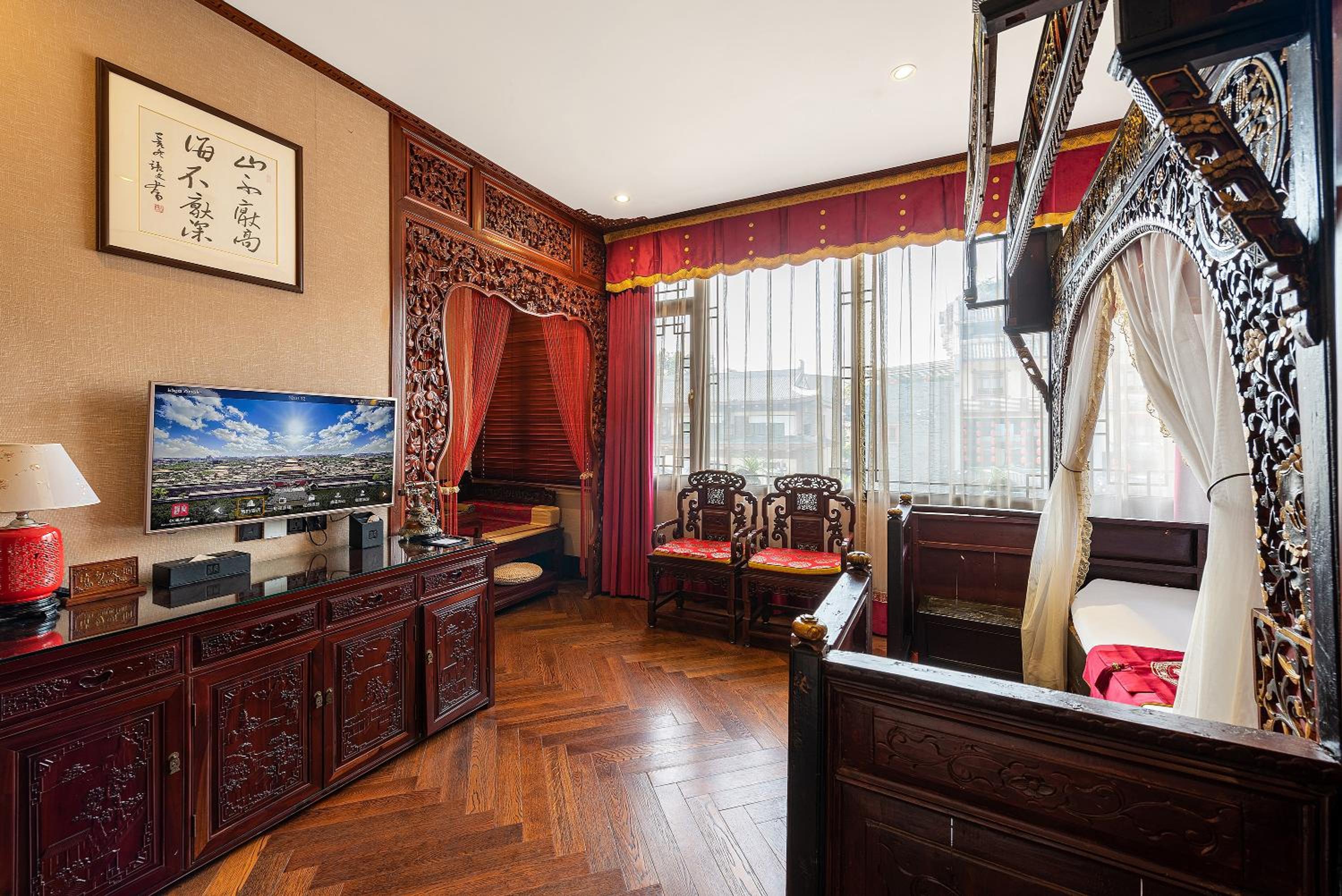 Deluxe Family Room photo 2