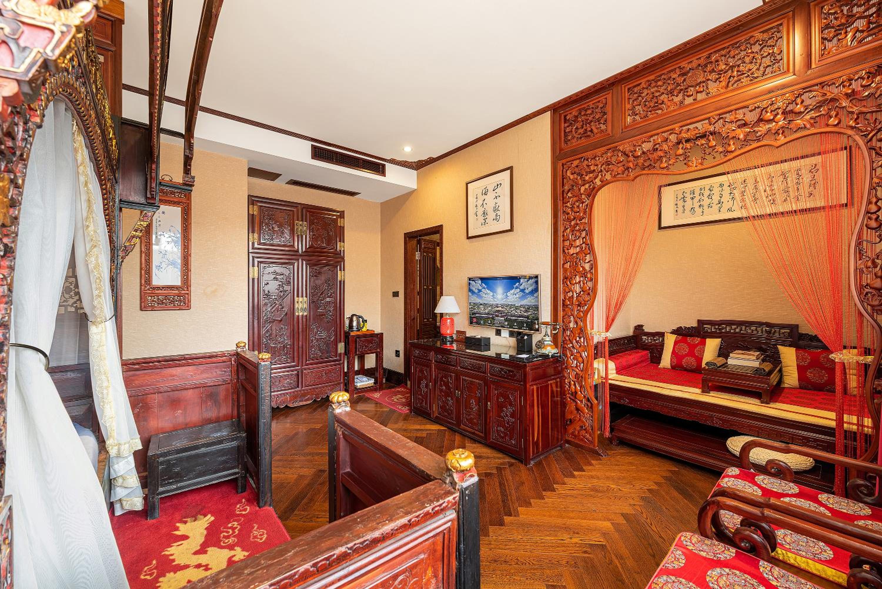 Deluxe Family Room photo 3