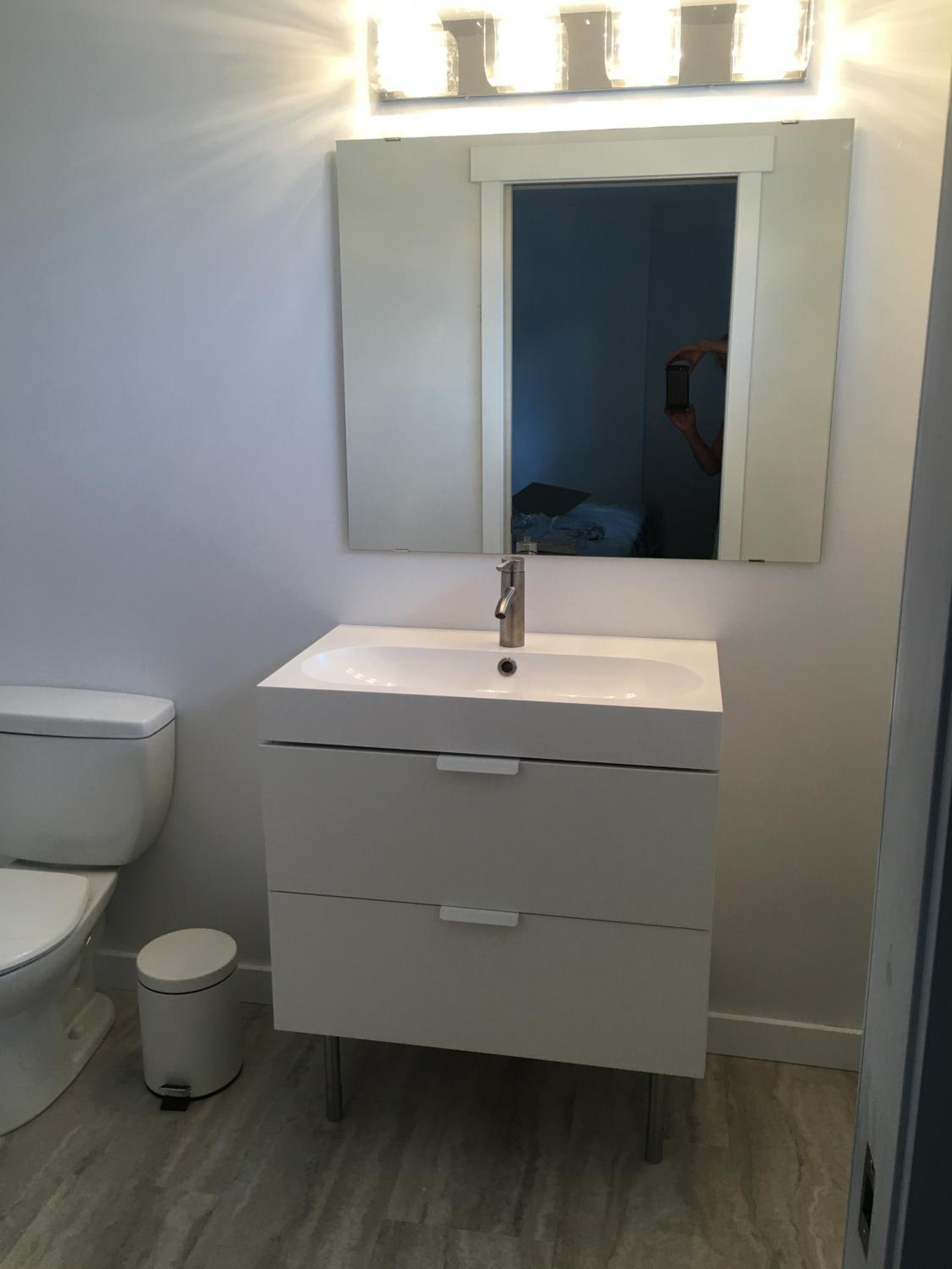 Standard Queen Room with Private Bath  photo 3